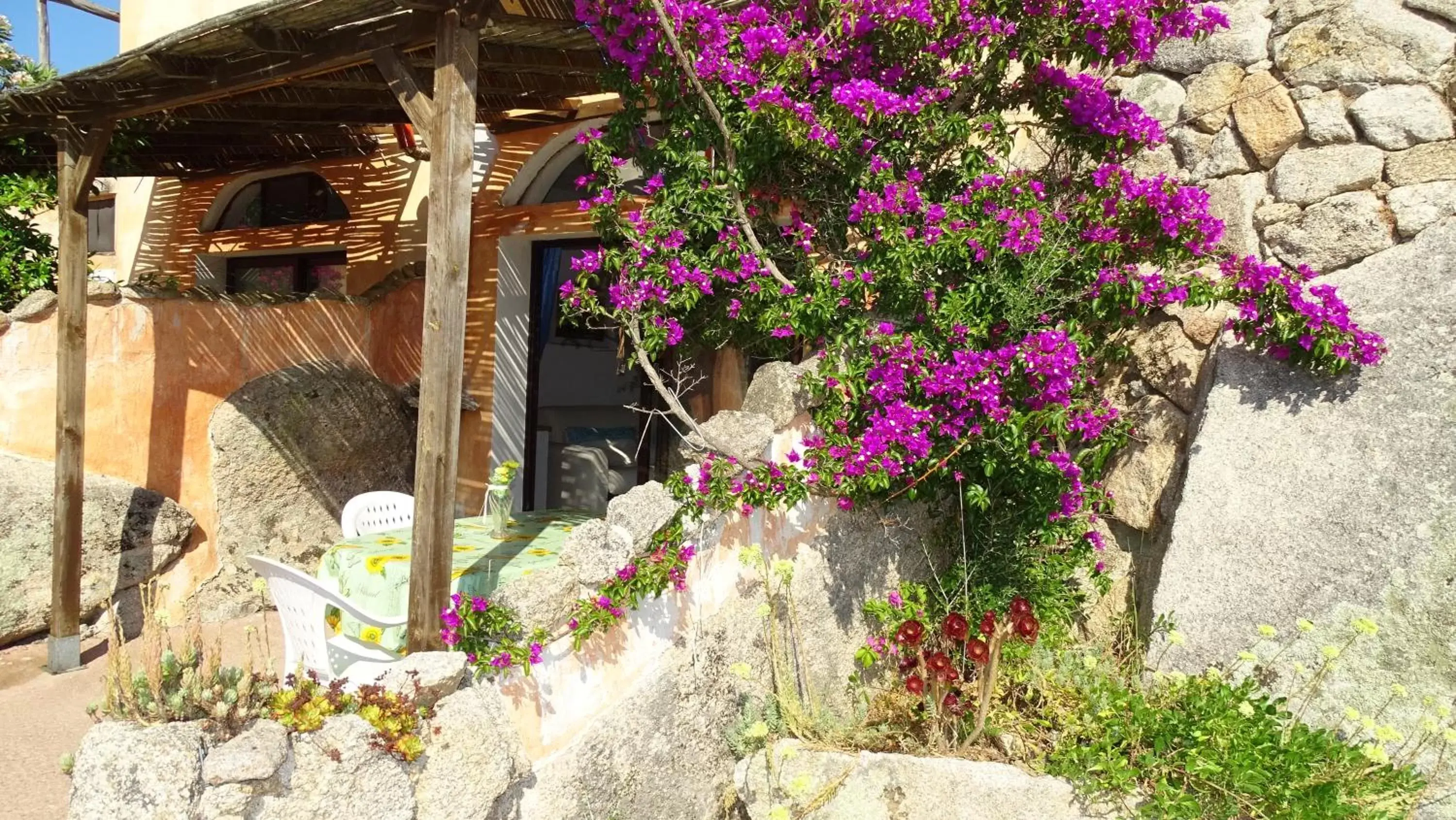 Garden in Locanda Domus De Vida Turismo Rurale