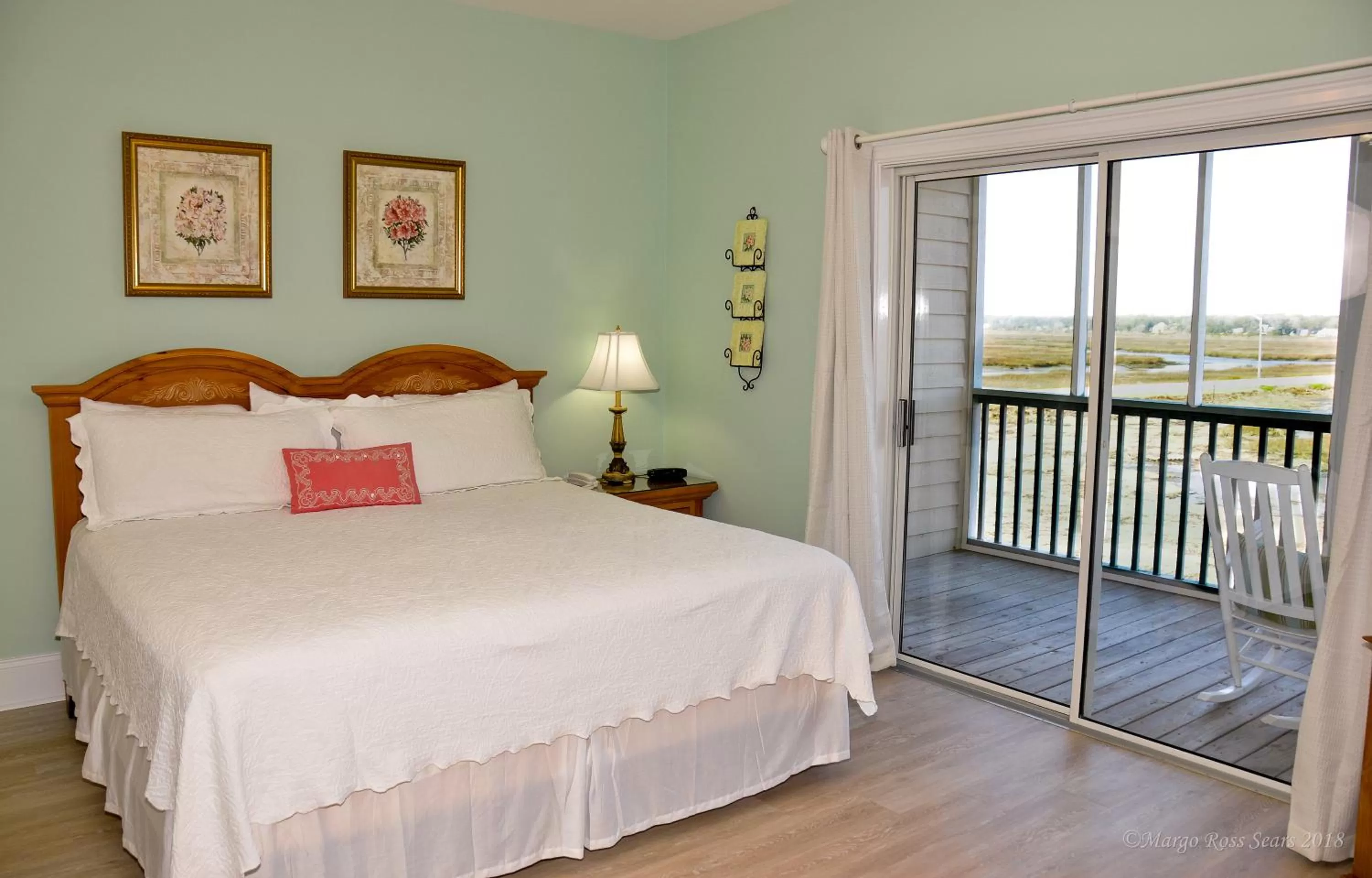 Bed in The Sunset Inn