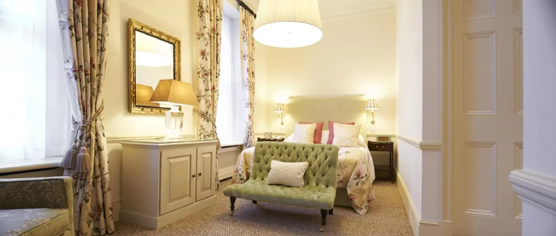 Bedroom, Seating Area in Durrants Hotel