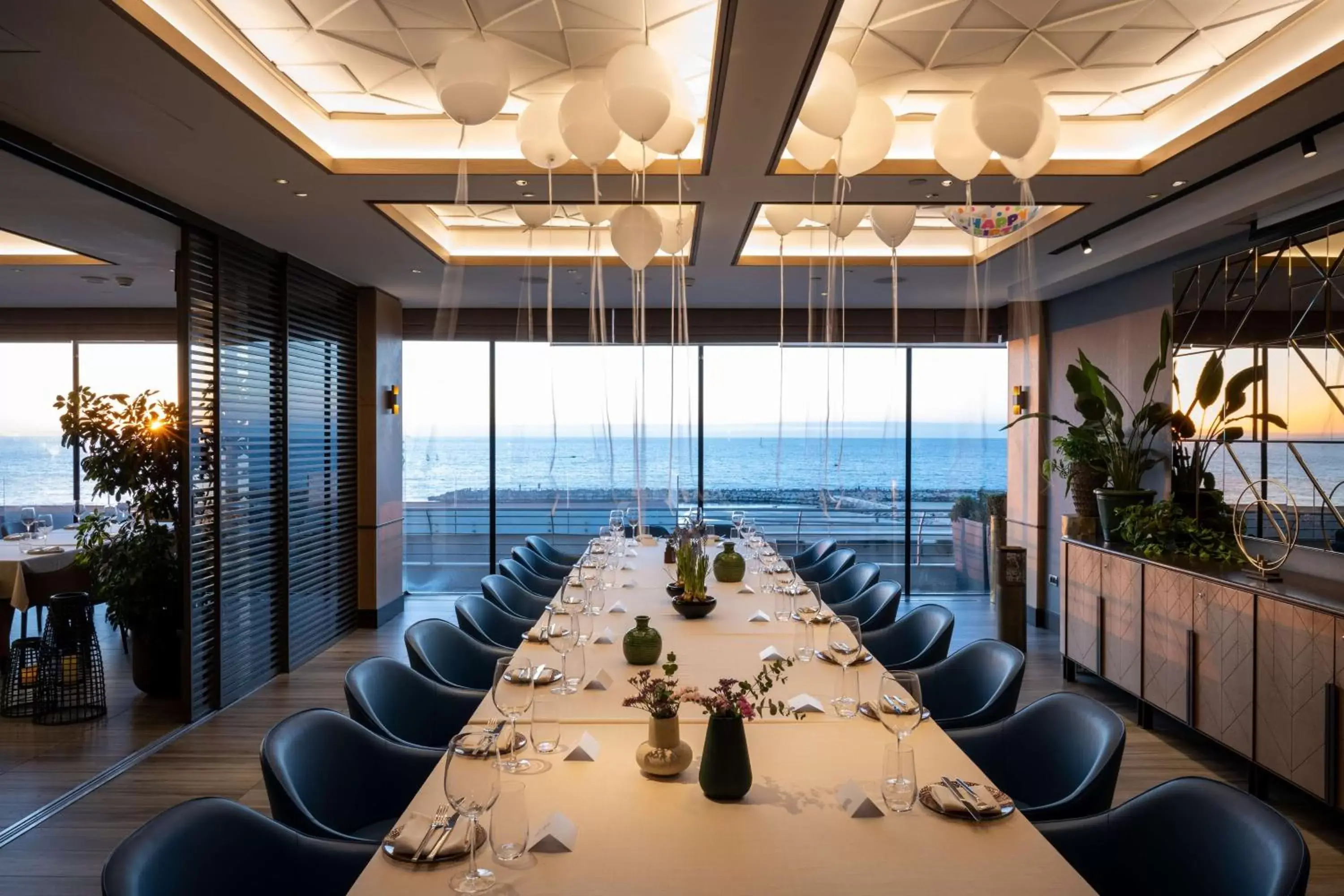 Restaurant/places to eat in The Vista At Hilton Tel Aviv