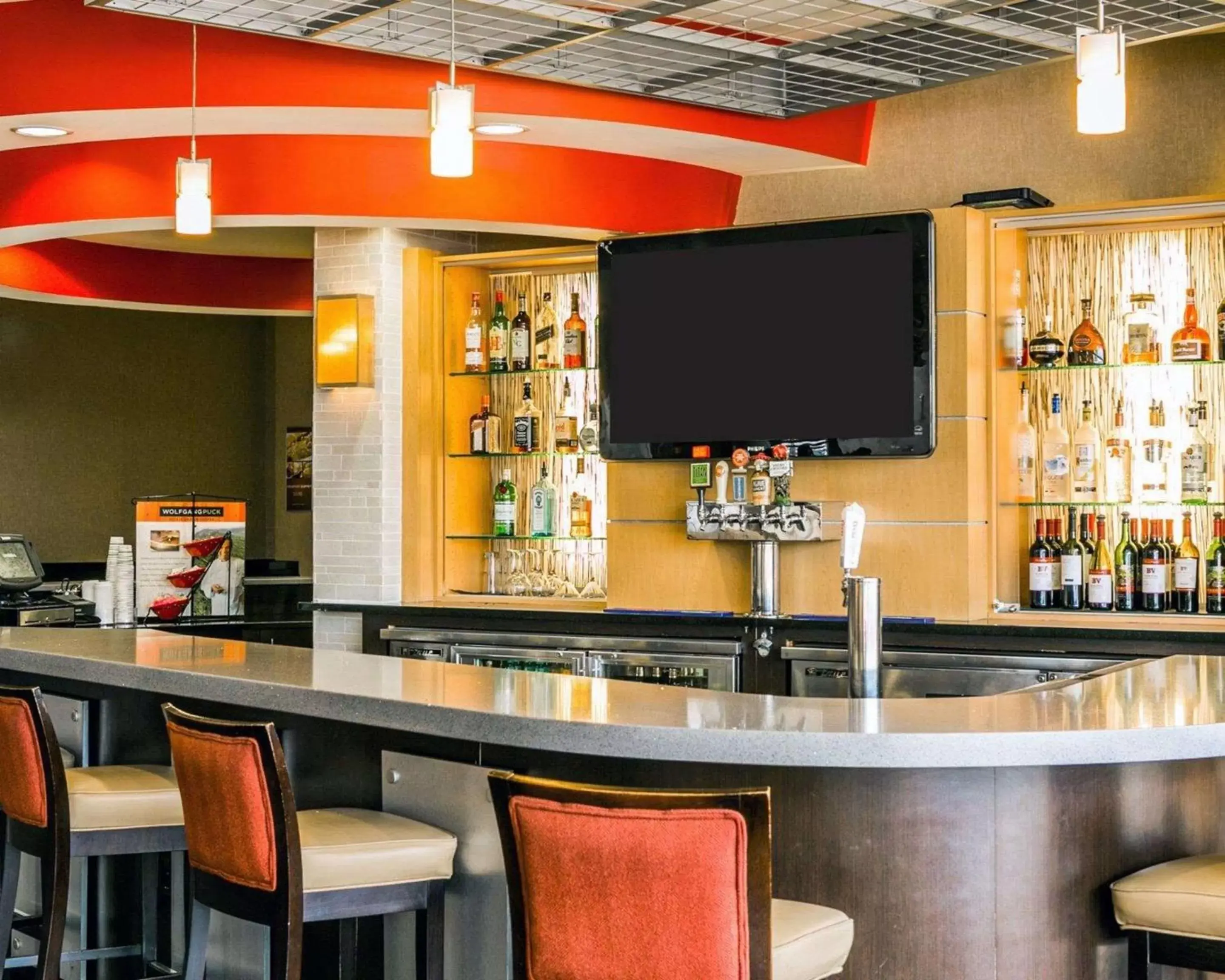 Restaurant/places to eat, Lounge/Bar in Cambria Hotel Denver International Airport