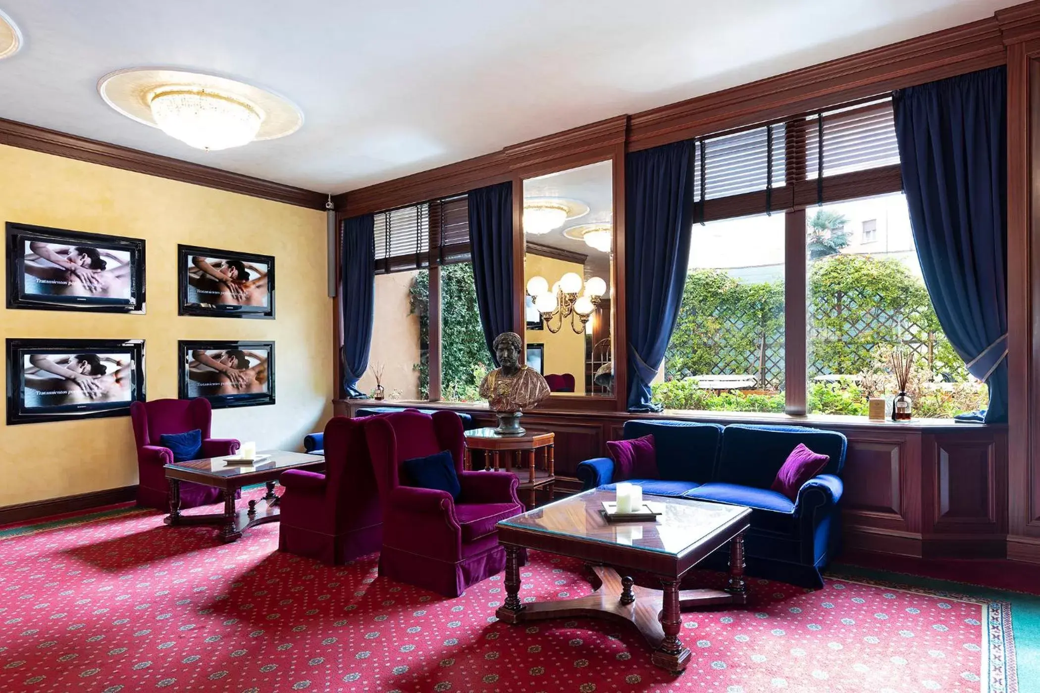 Lobby or reception, Restaurant/Places to Eat in Royal Hotel Carlton