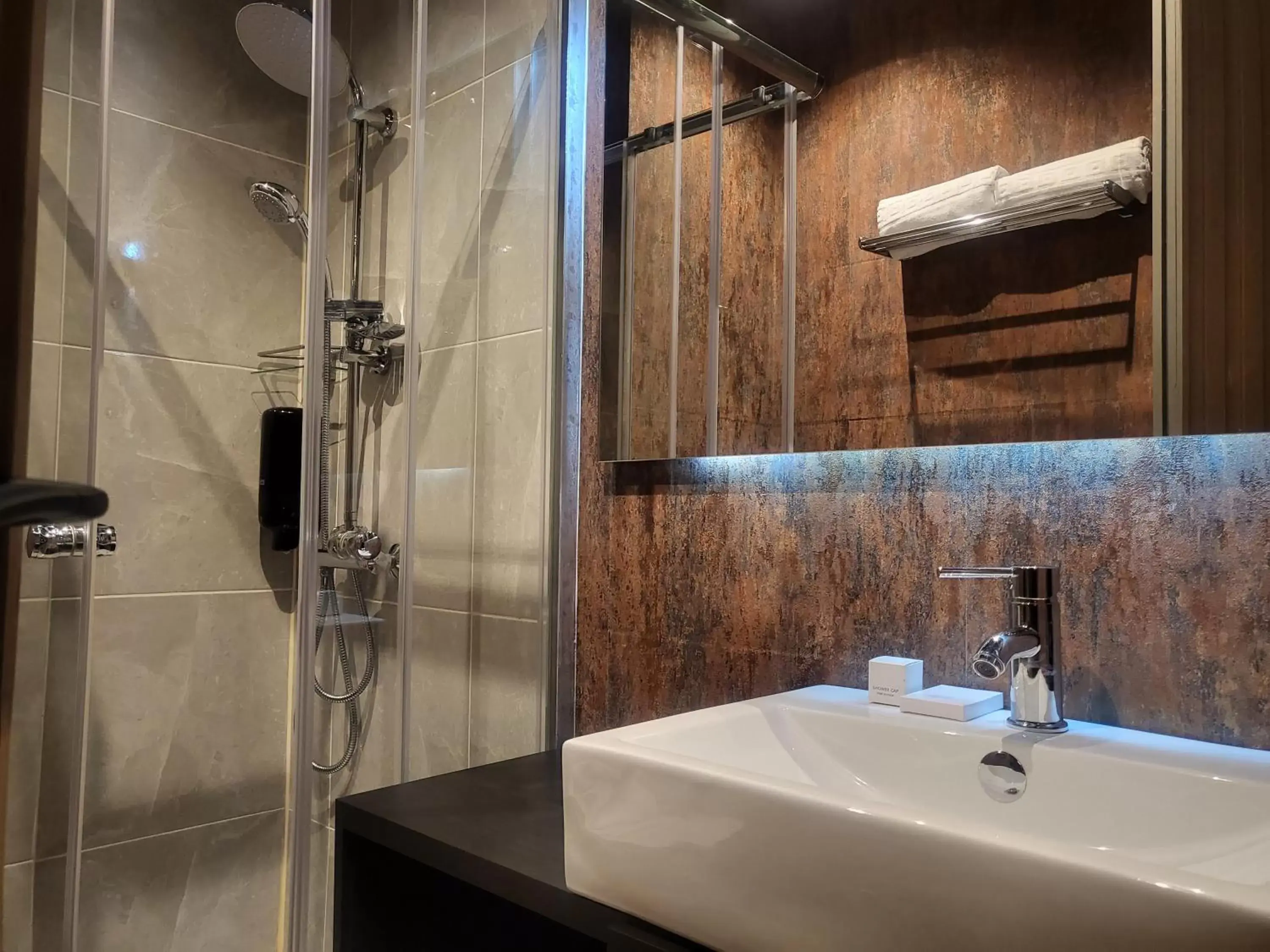 Shower, Bathroom in Rubens Hotels Royal Village Porto Gaia