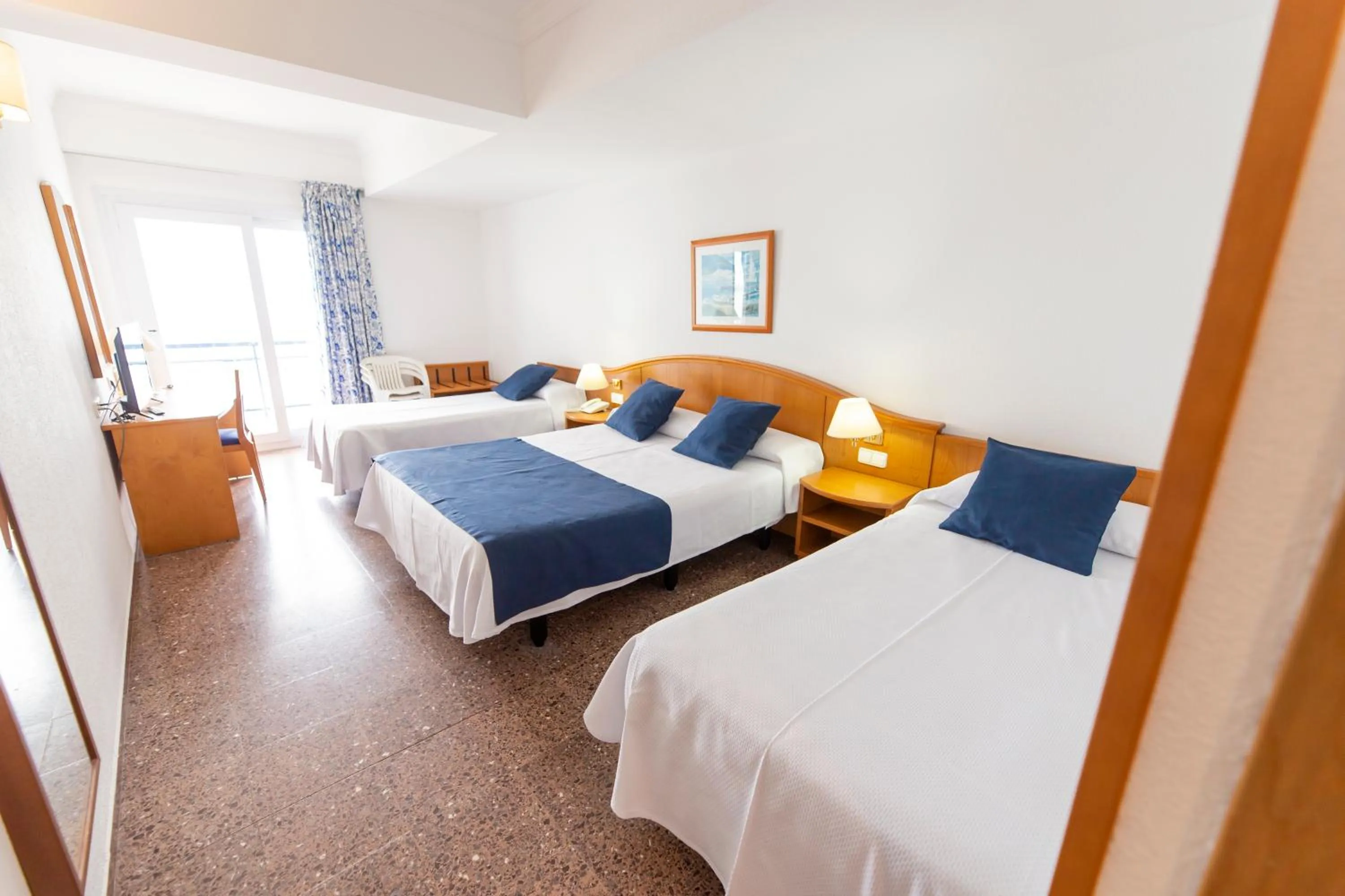 Photo of the whole room, Bed in Hotel Ramblamar