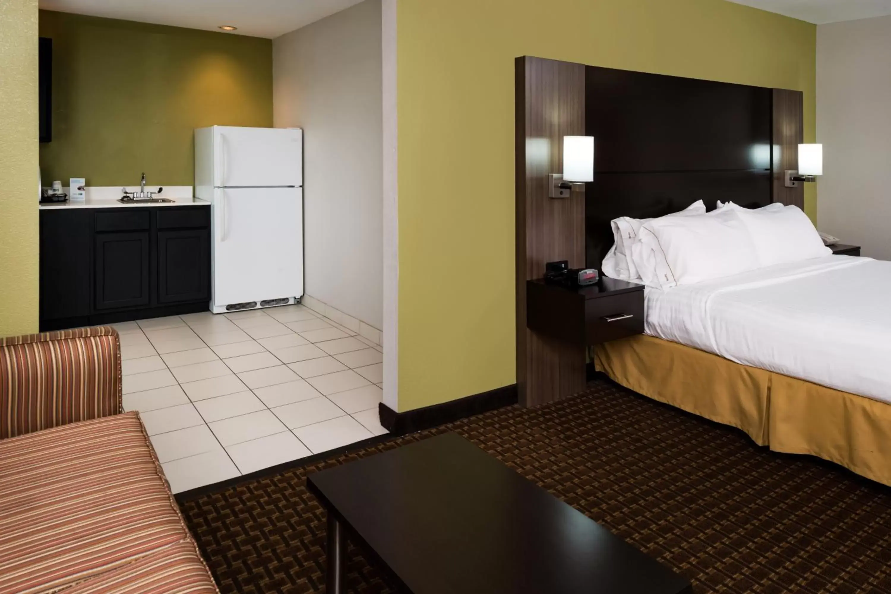 Photo of the whole room, Bed in Holiday Inn Express Hotel & Suites Bucyrus, an IHG Hotel
