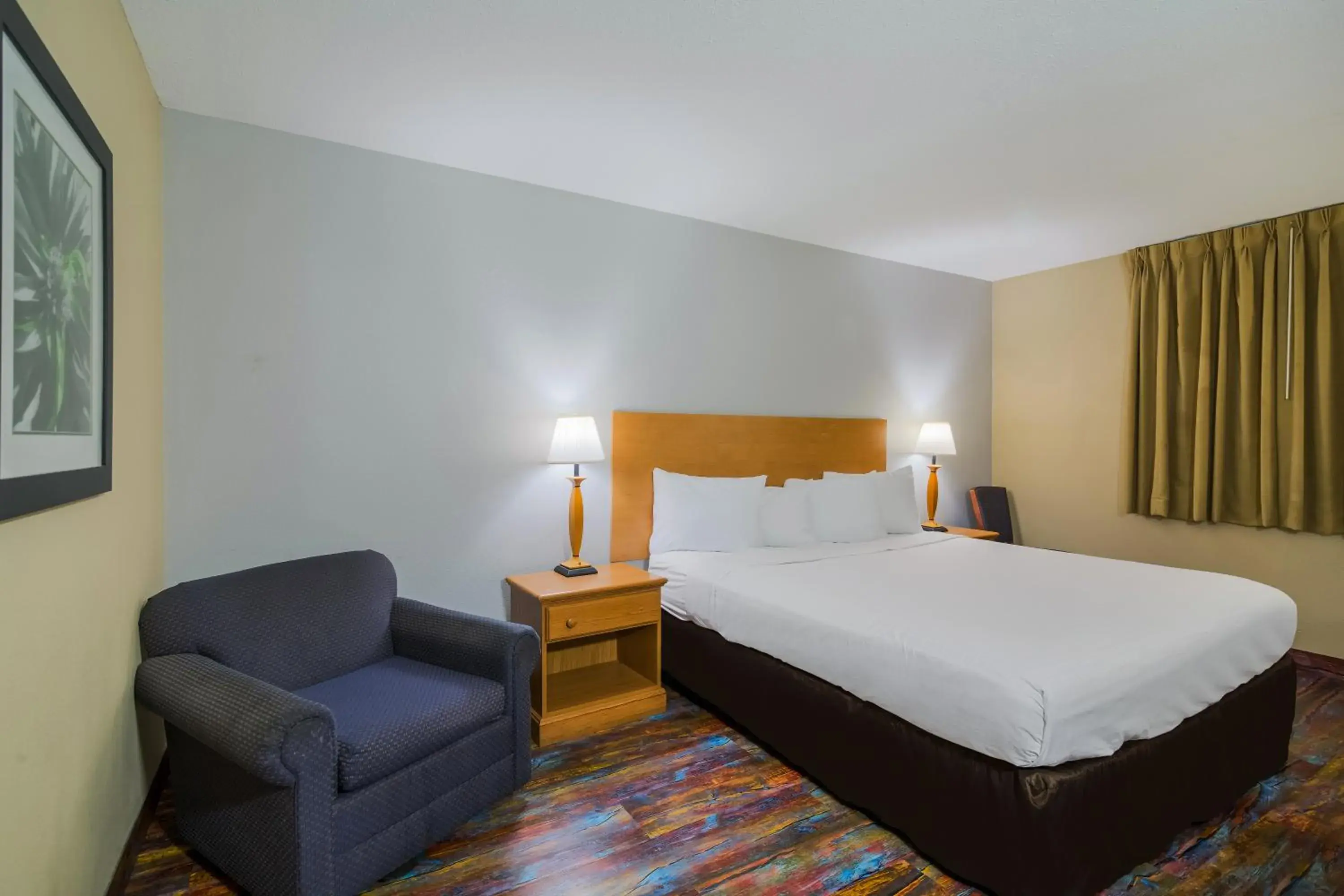 Bed in Americas Best Value Inn Fargo