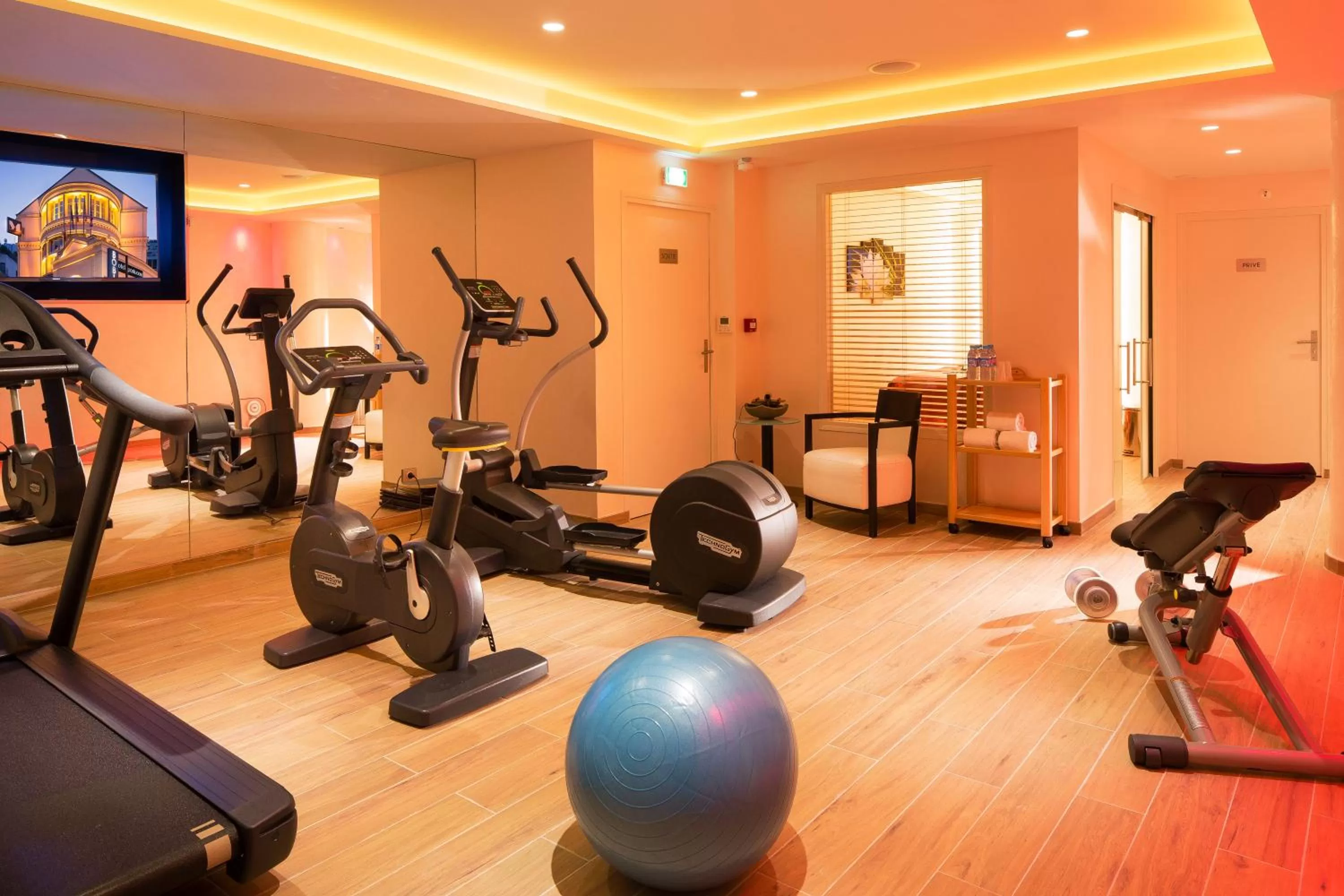 Fitness centre/facilities in Hôtel Le M