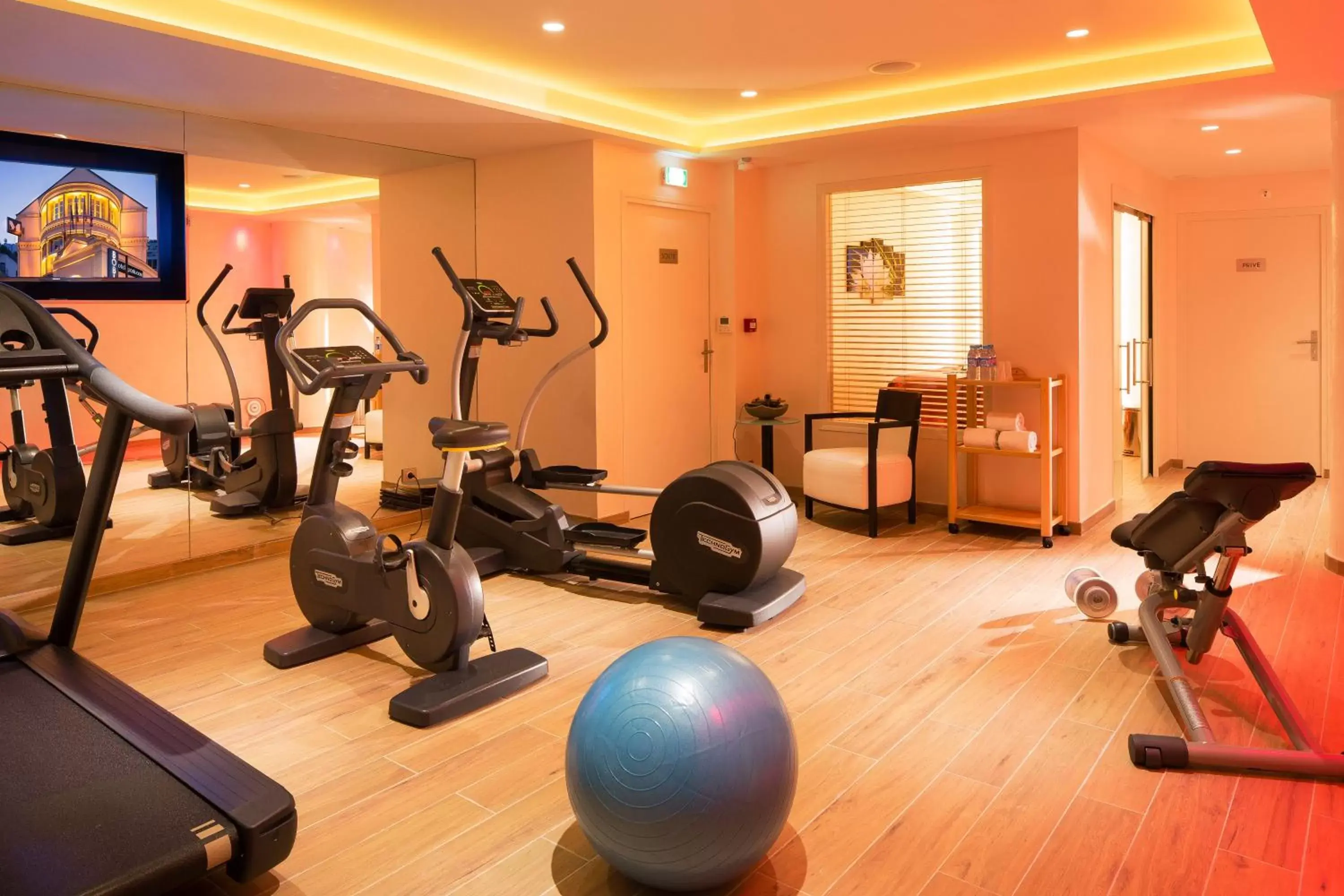 Fitness centre/facilities, Fitness Center/Facilities in Hôtel Le M