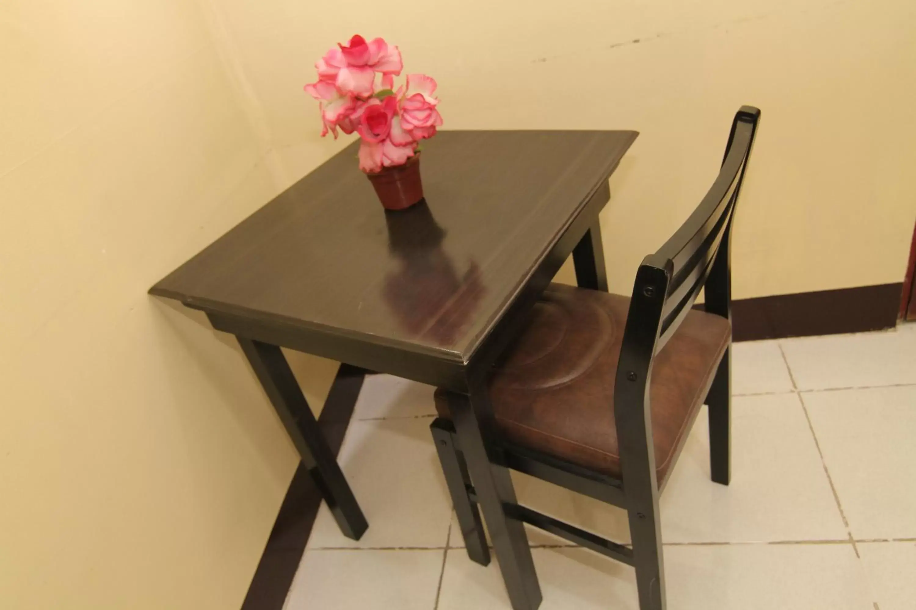 Decorative detail, Dining Area in Honey Hunt House