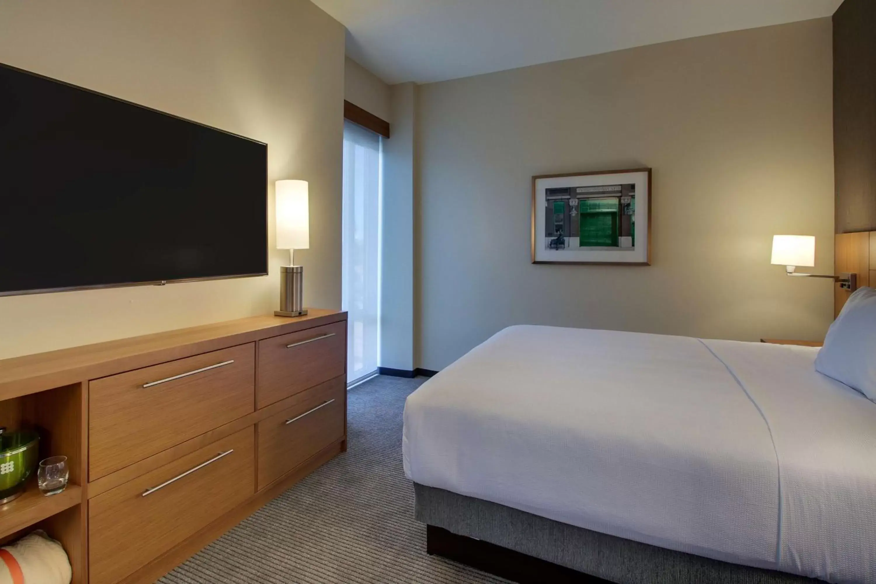 Photo of the whole room, TV/Entertainment Center in Hyatt Place Milwaukee Downtown