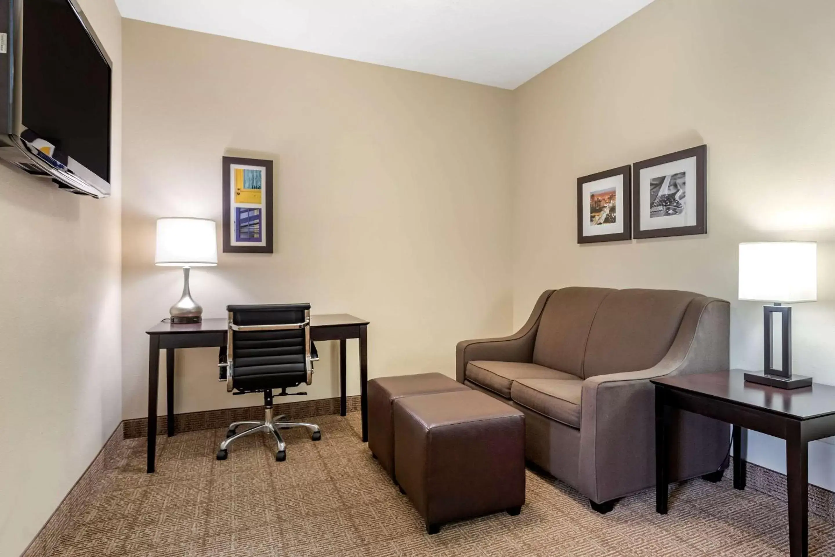 Photo of the whole room, Seating Area in Comfort Inn & Suites Scott - West Lafayette