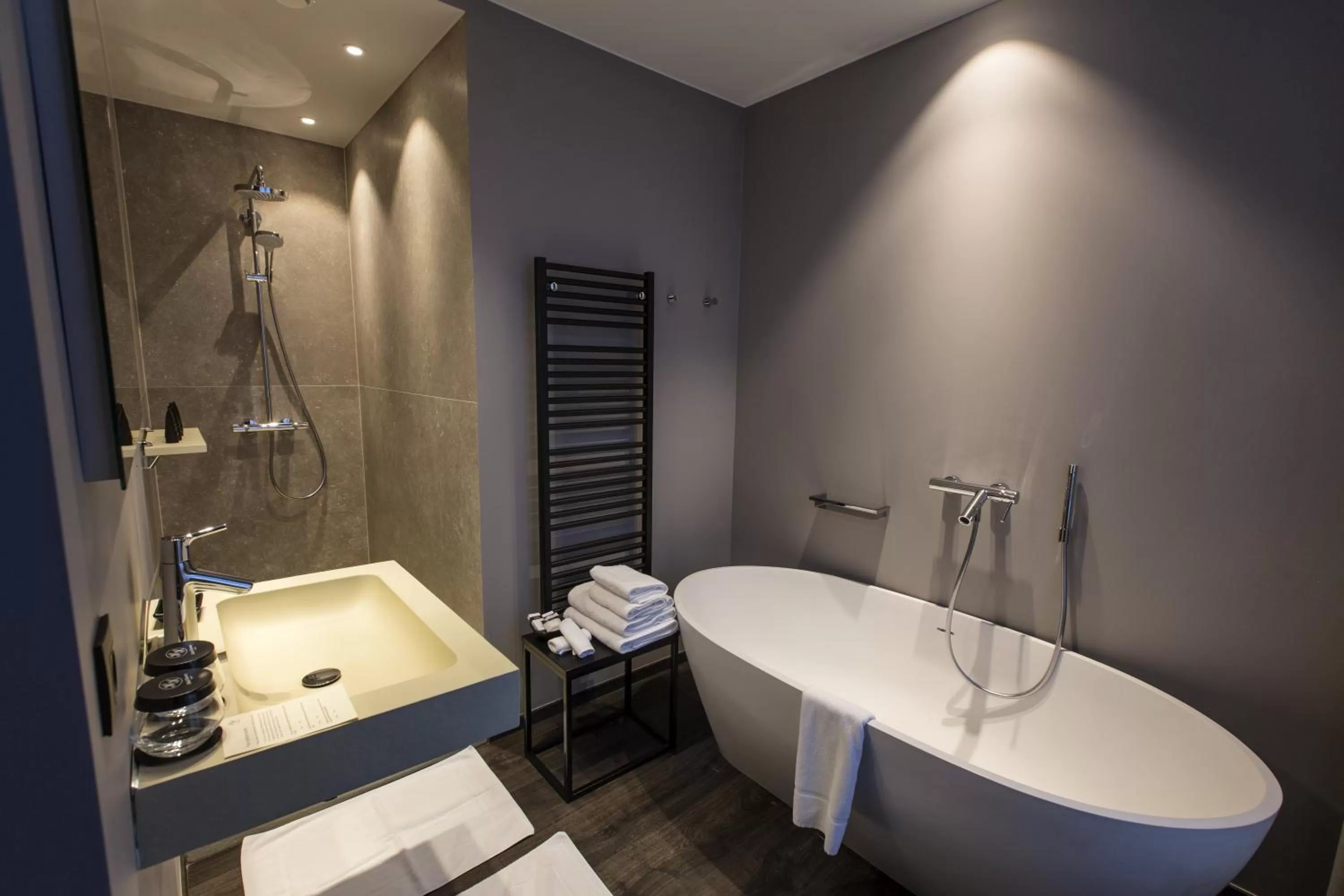 Shower in Hotel Harmony