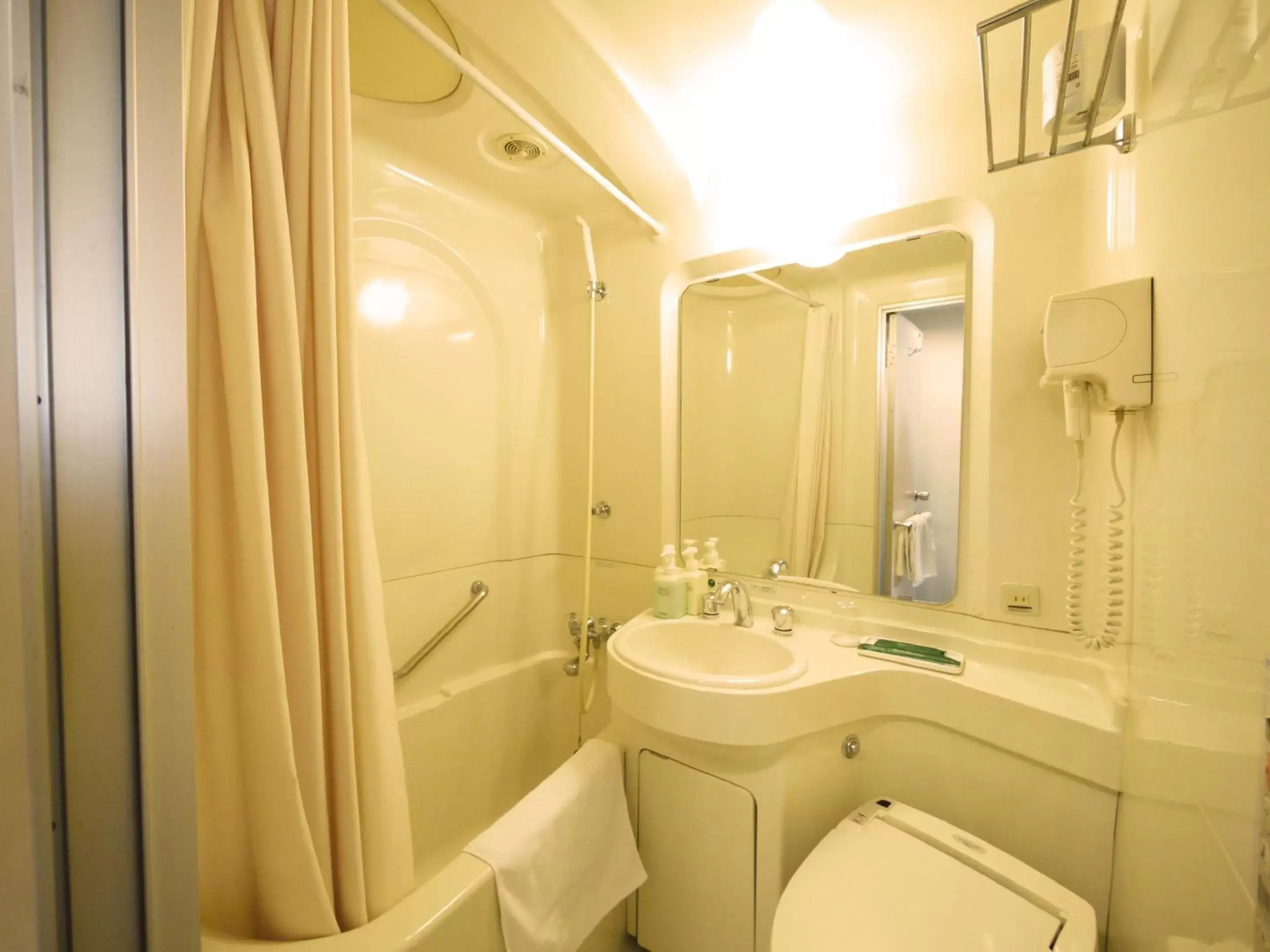 Shower, Bathroom in Hotel Route-Inn Toyohashi Ekimae