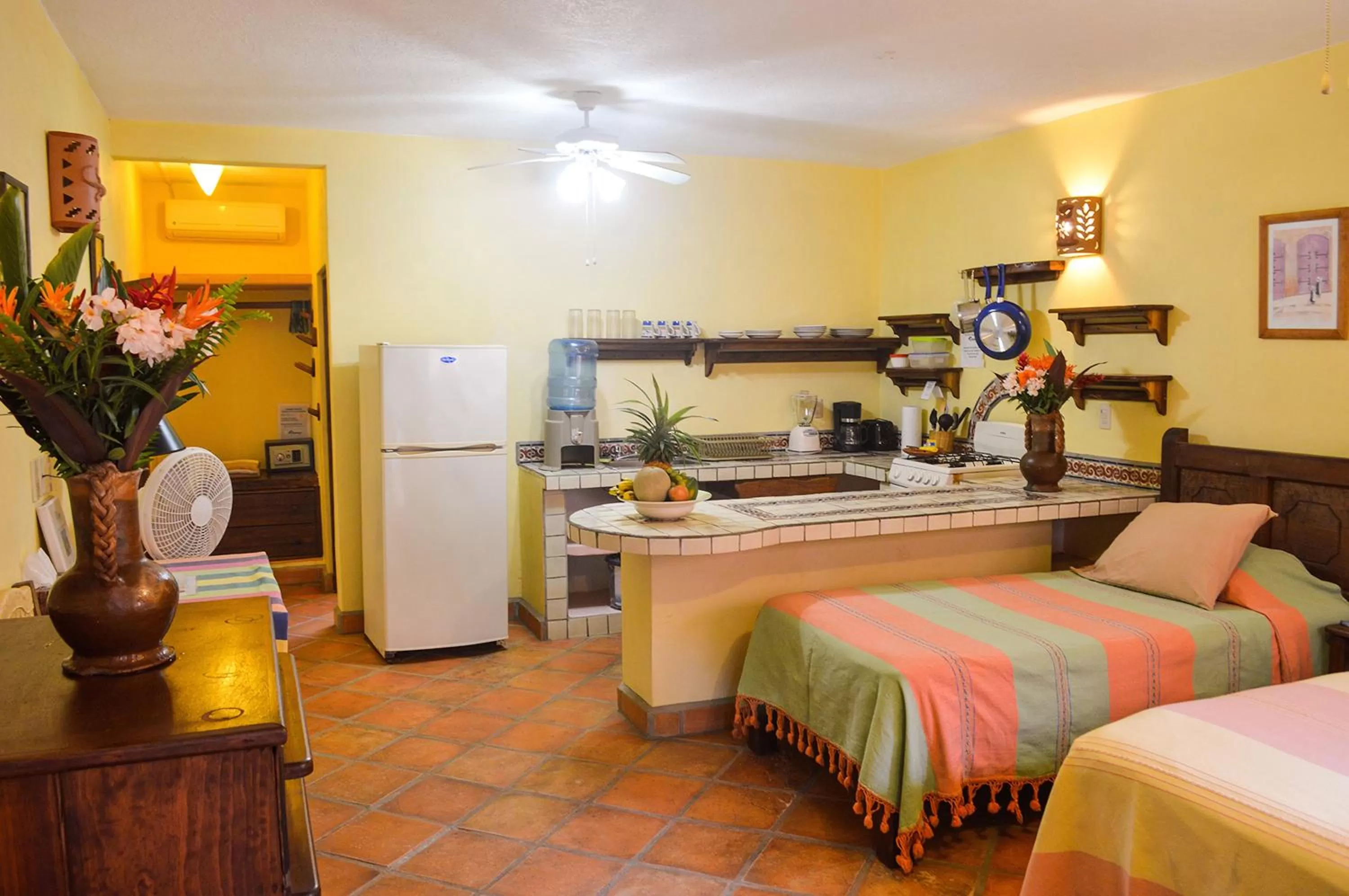 Photo of the whole room, Bed in Hotel Casamar Suites