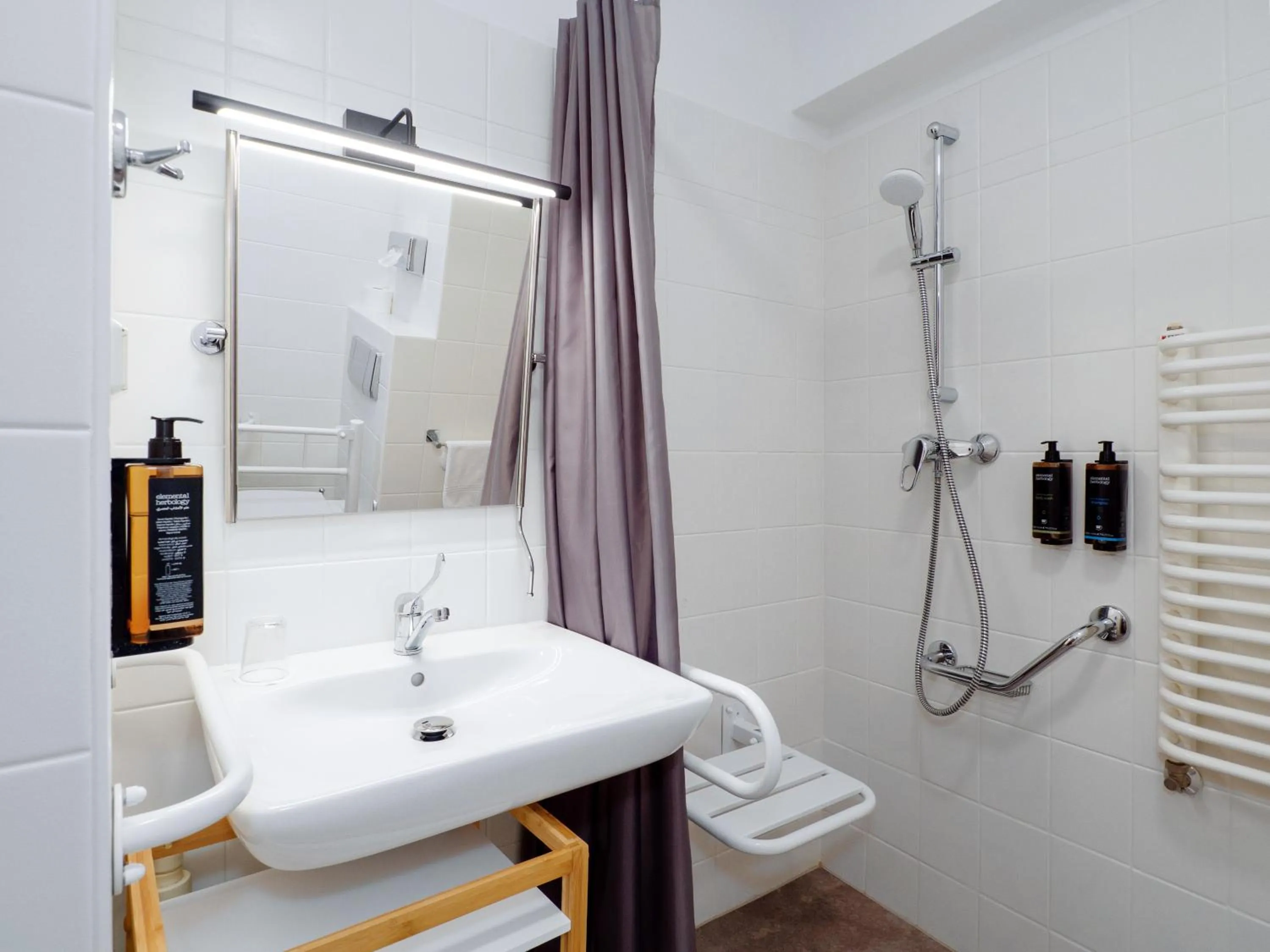 Bathroom in Mercure Czestochowa Centrum