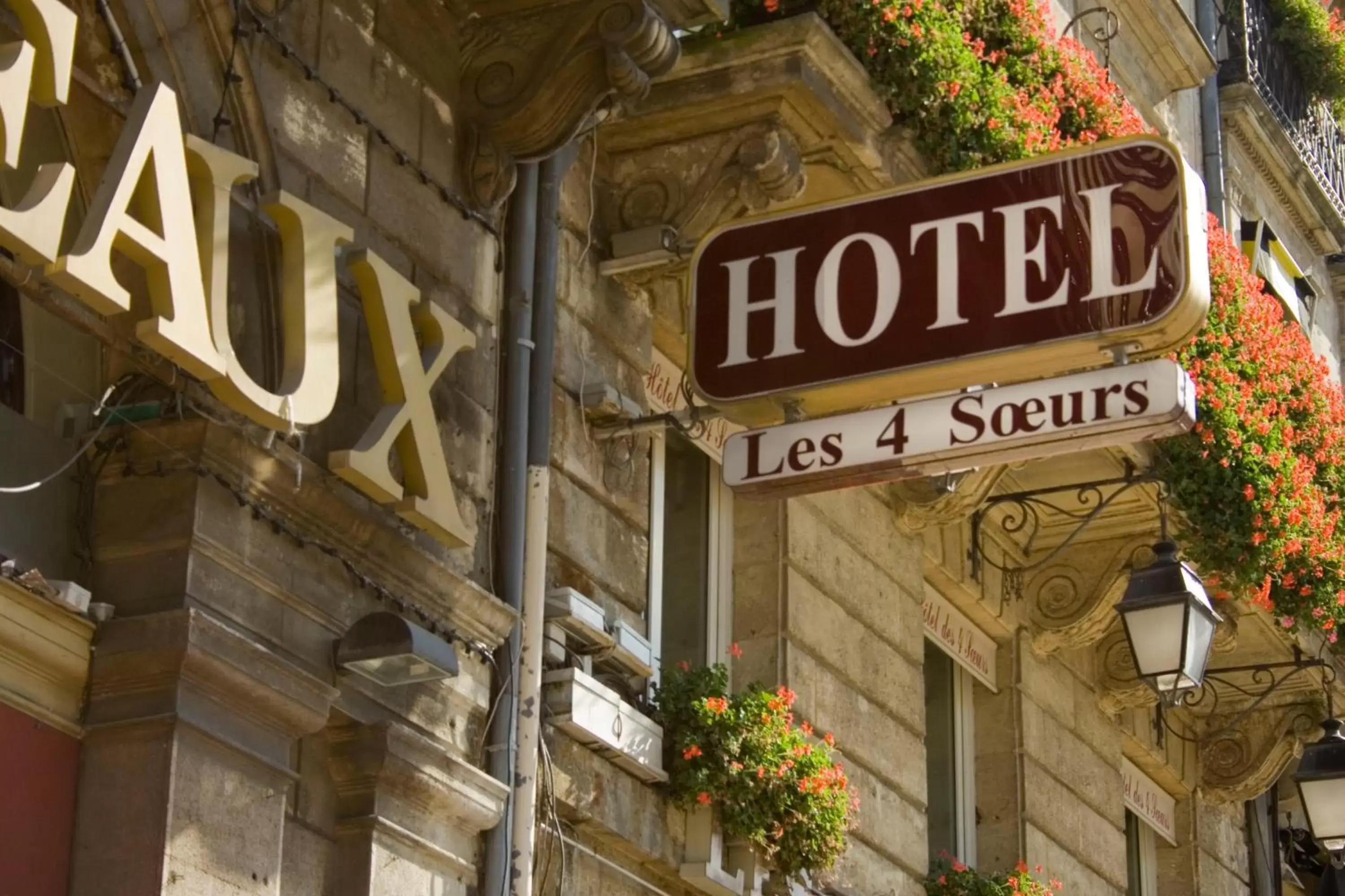 Facade/entrance, Property Logo/Sign in Hotel des 4 Soeurs