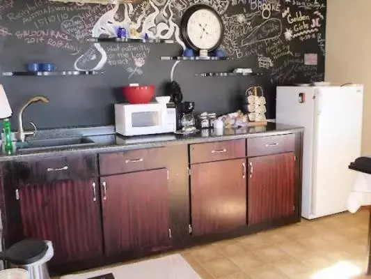 Kitchen/Kitchenette in Belle Aire Mansion Guest House