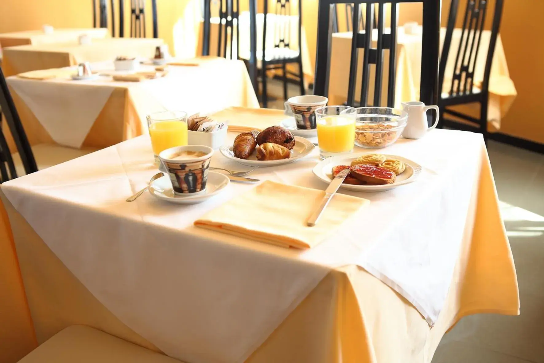 Breakfast, Restaurant/Places to Eat in Hotel Romanisio
