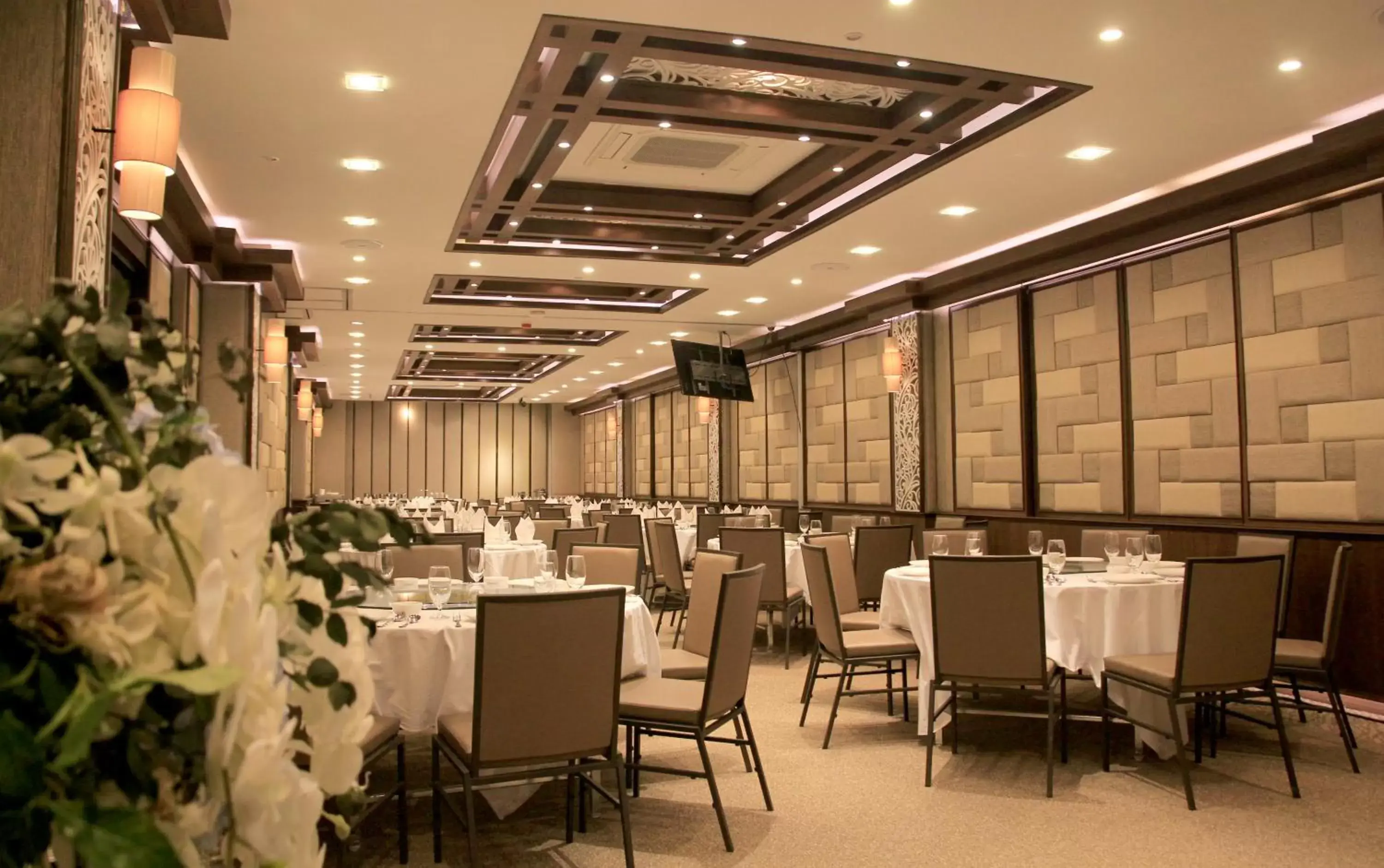 Staff, Restaurant/Places to Eat in Rimnaam Klangchan Hotel - SHA Plus