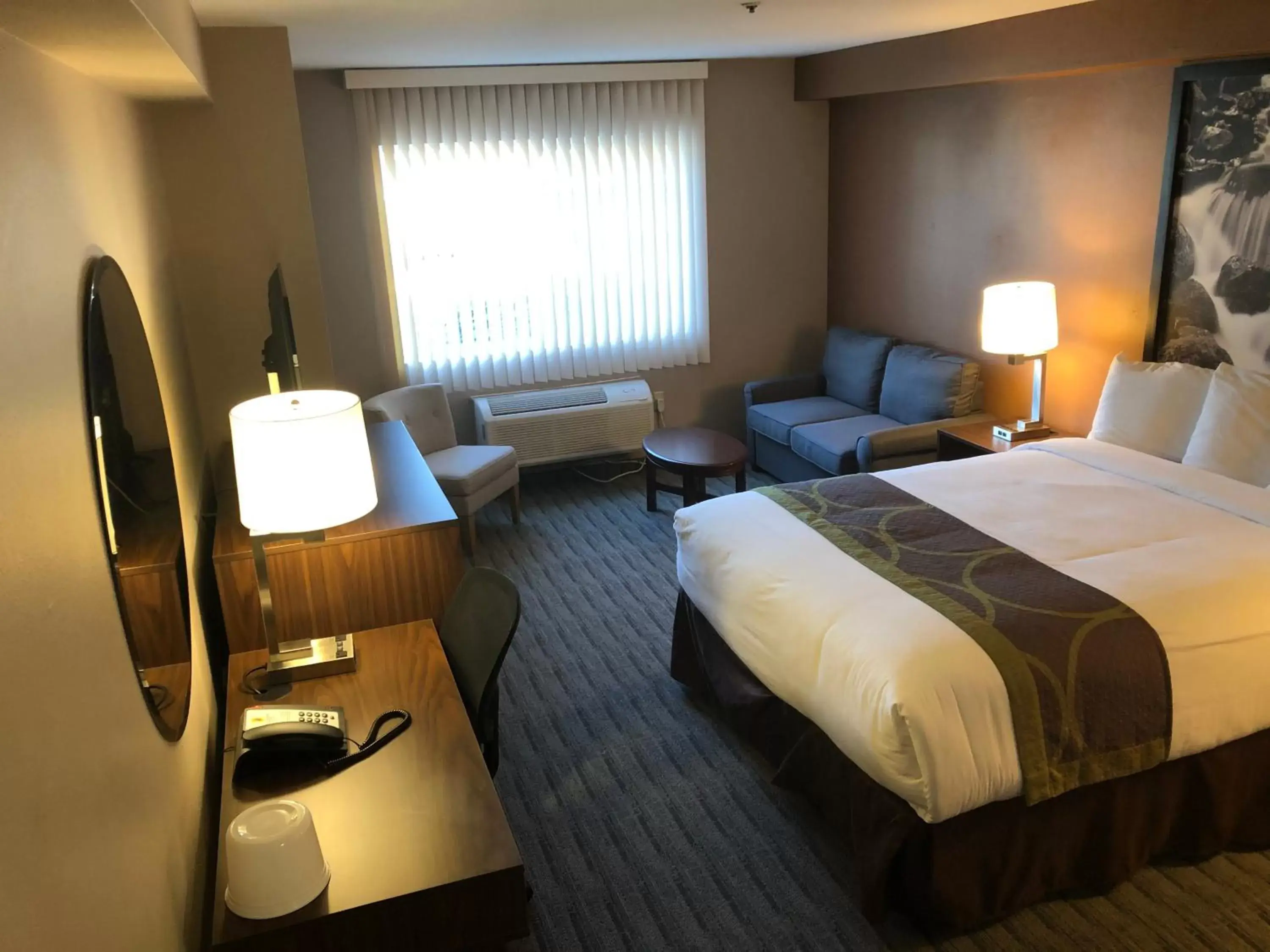 Photo of the whole room in Super 8 by Wyndham Lynnwood