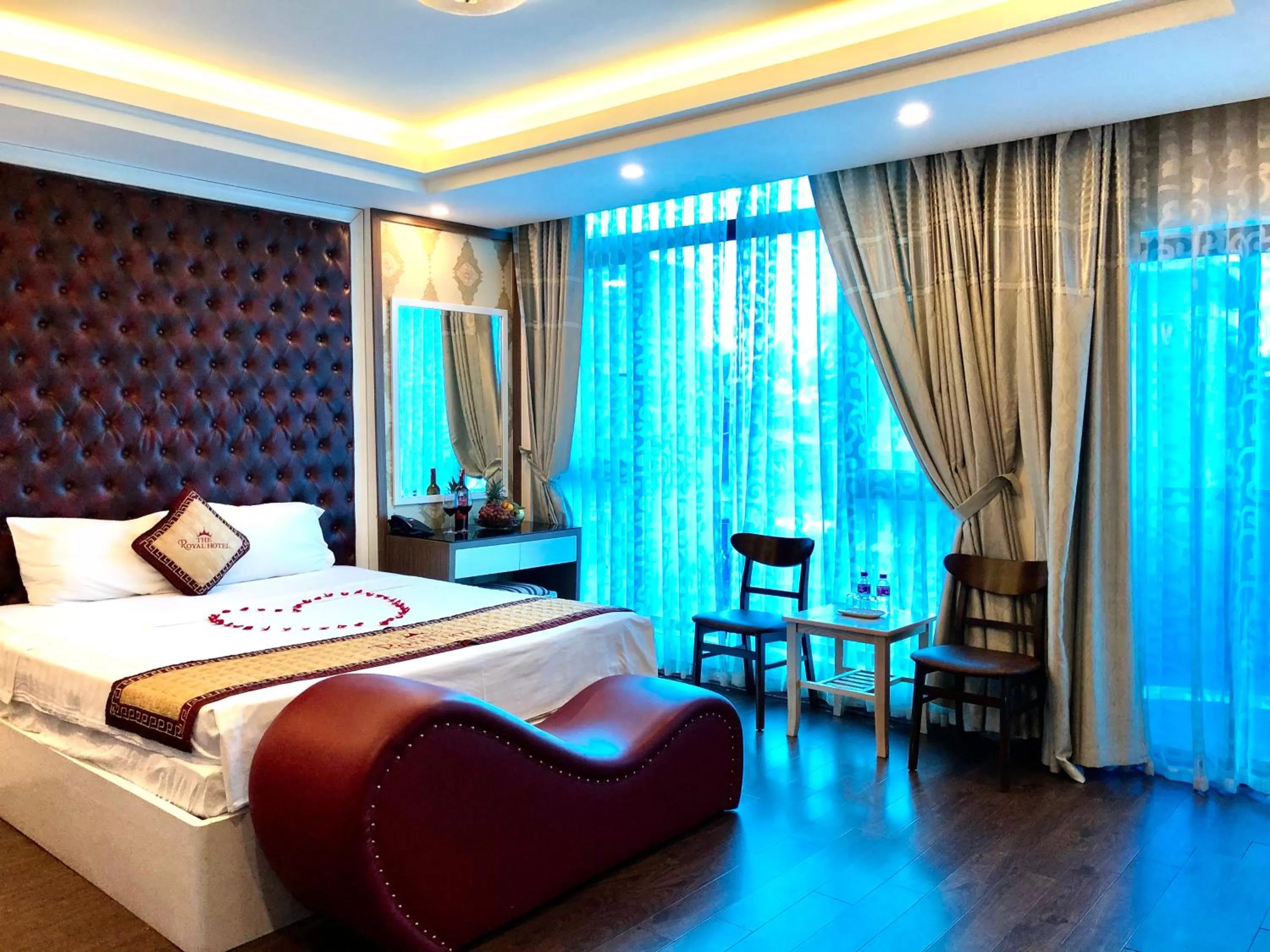 Photo of the whole room, Bed in The Royal Hotel Near West Lake