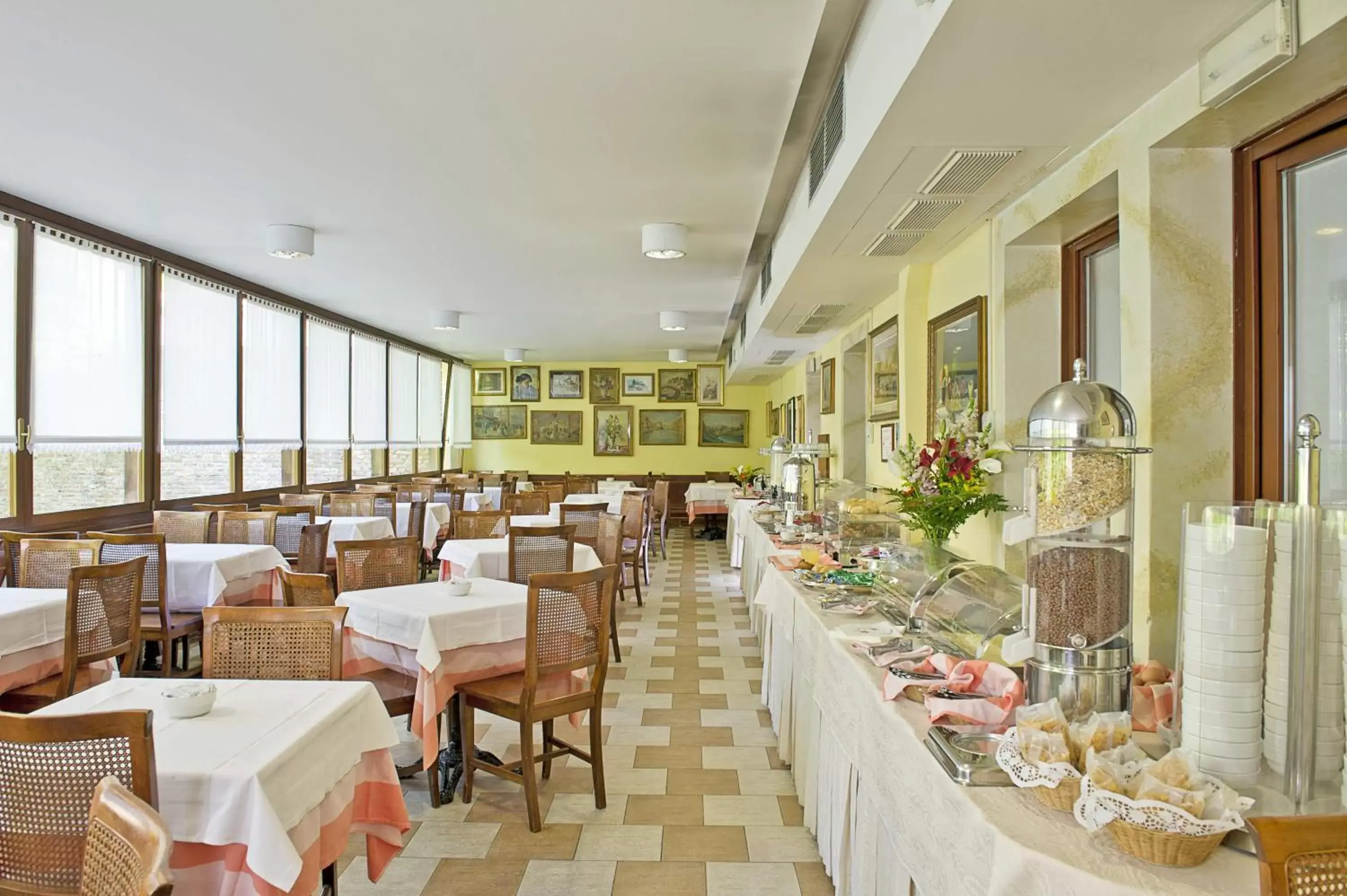 Restaurant/Places to Eat in Hotel Nazionale