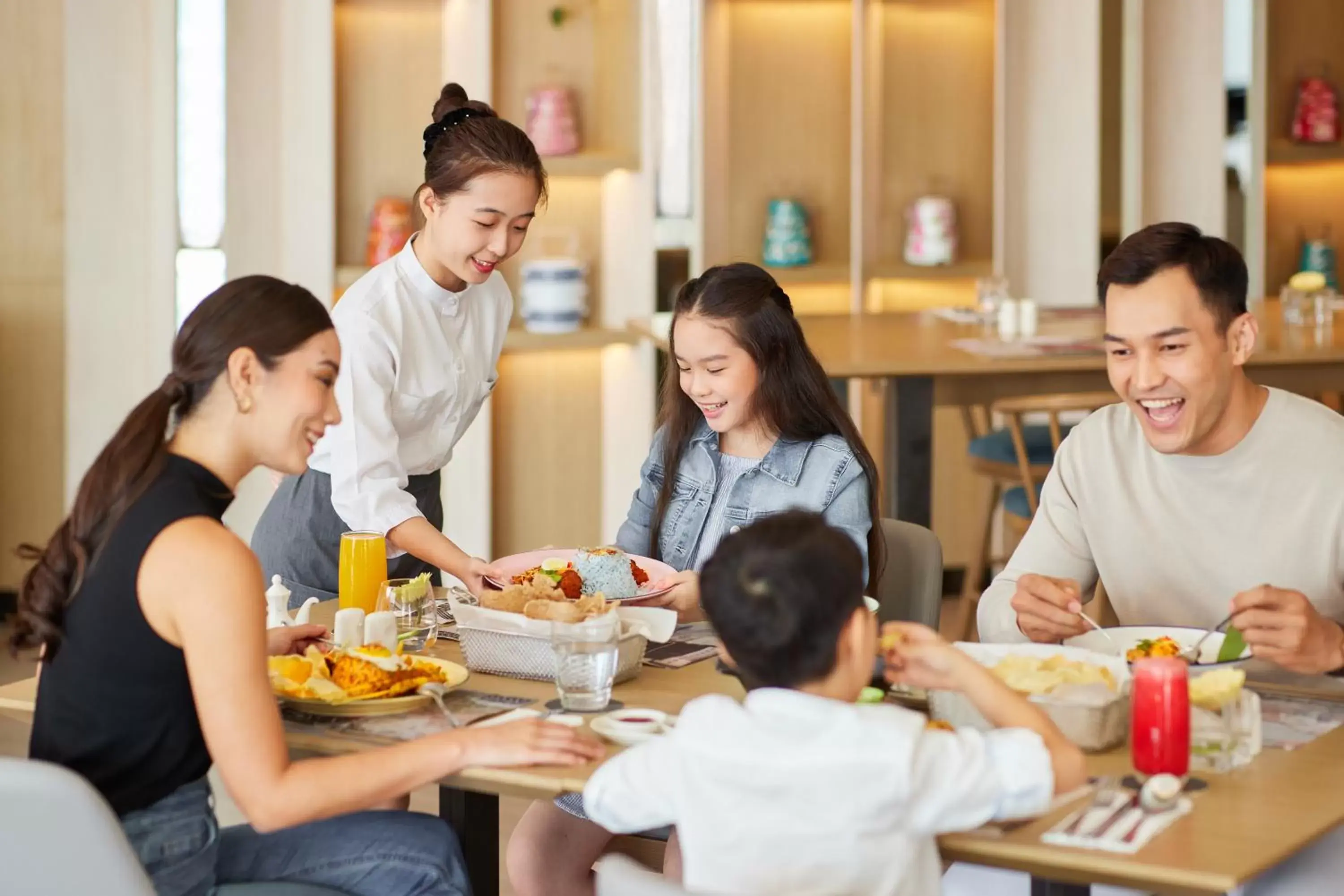 Breakfast, Family in Courtyard by Marriott Penang