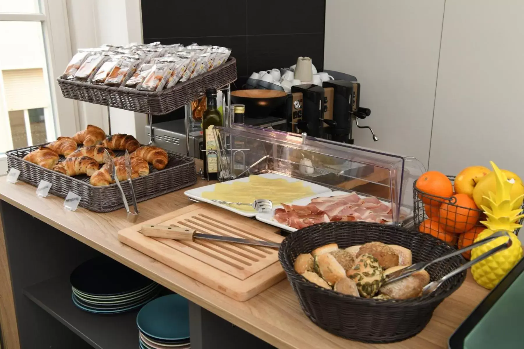 Continental breakfast, Food in Lainez Rooms & Suites