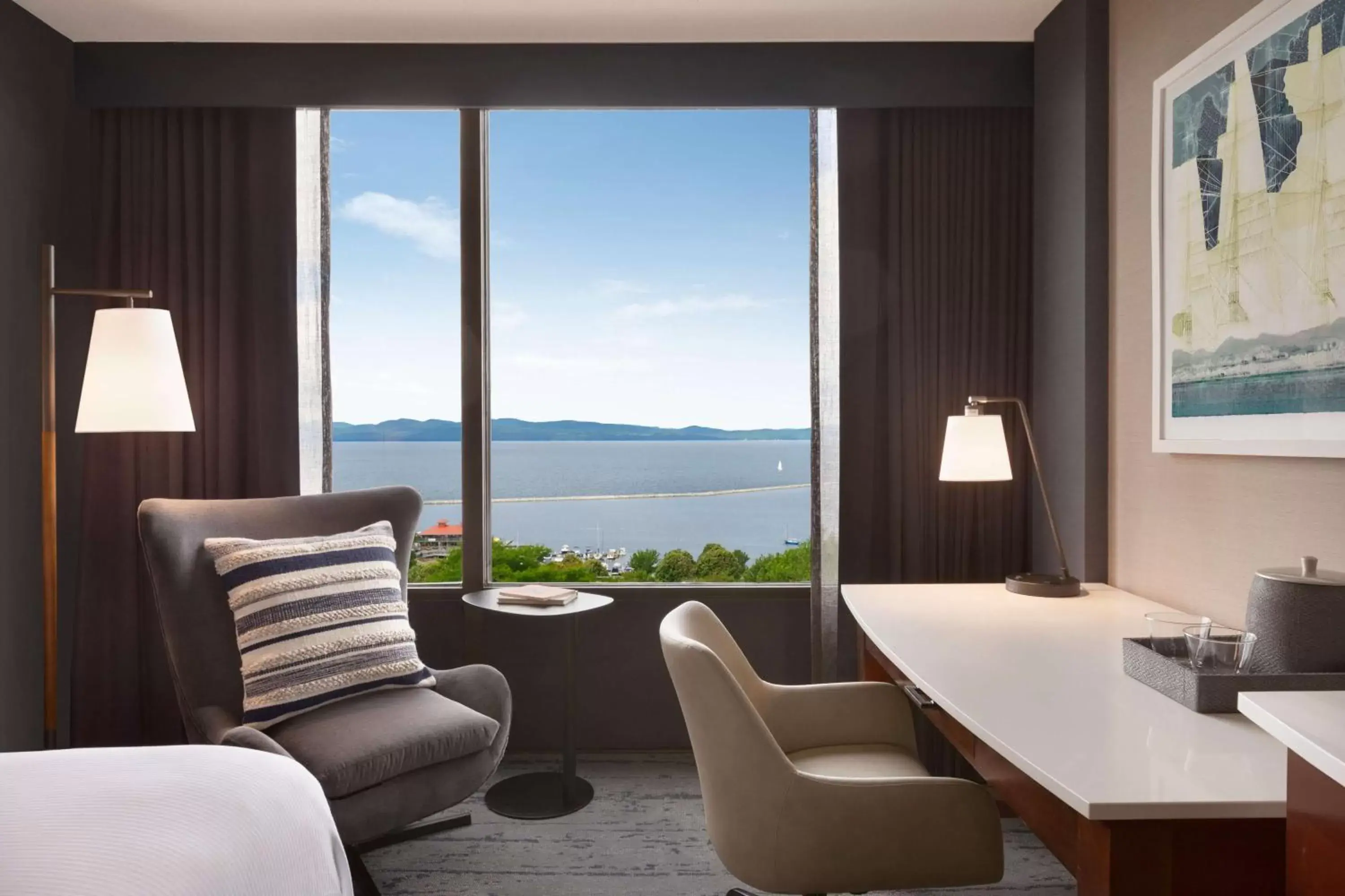 Bedroom, Seating Area in Hilton Burlington Lake Champlain