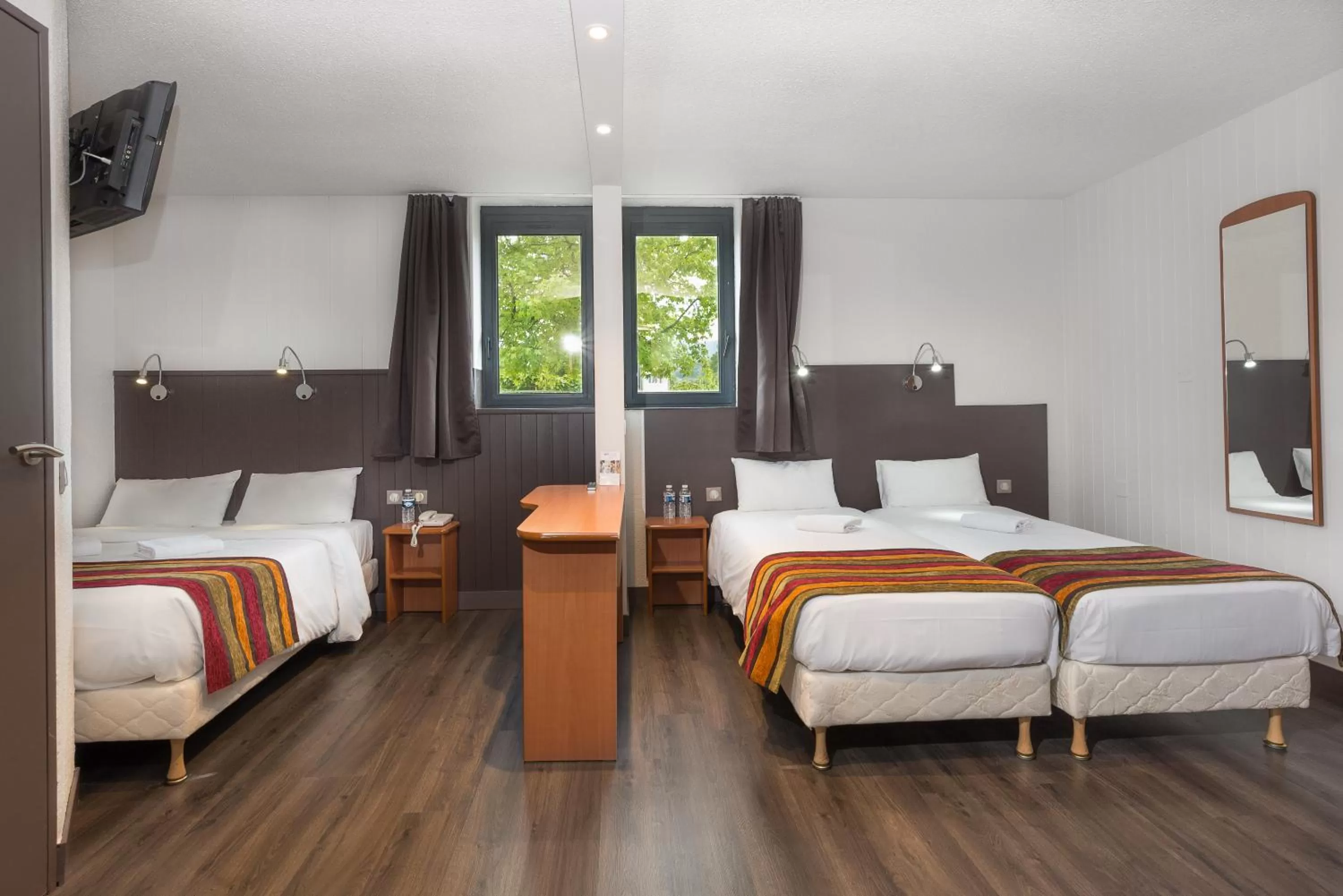 Quadruple Room - Disability Access in Brit Hotel Chambery