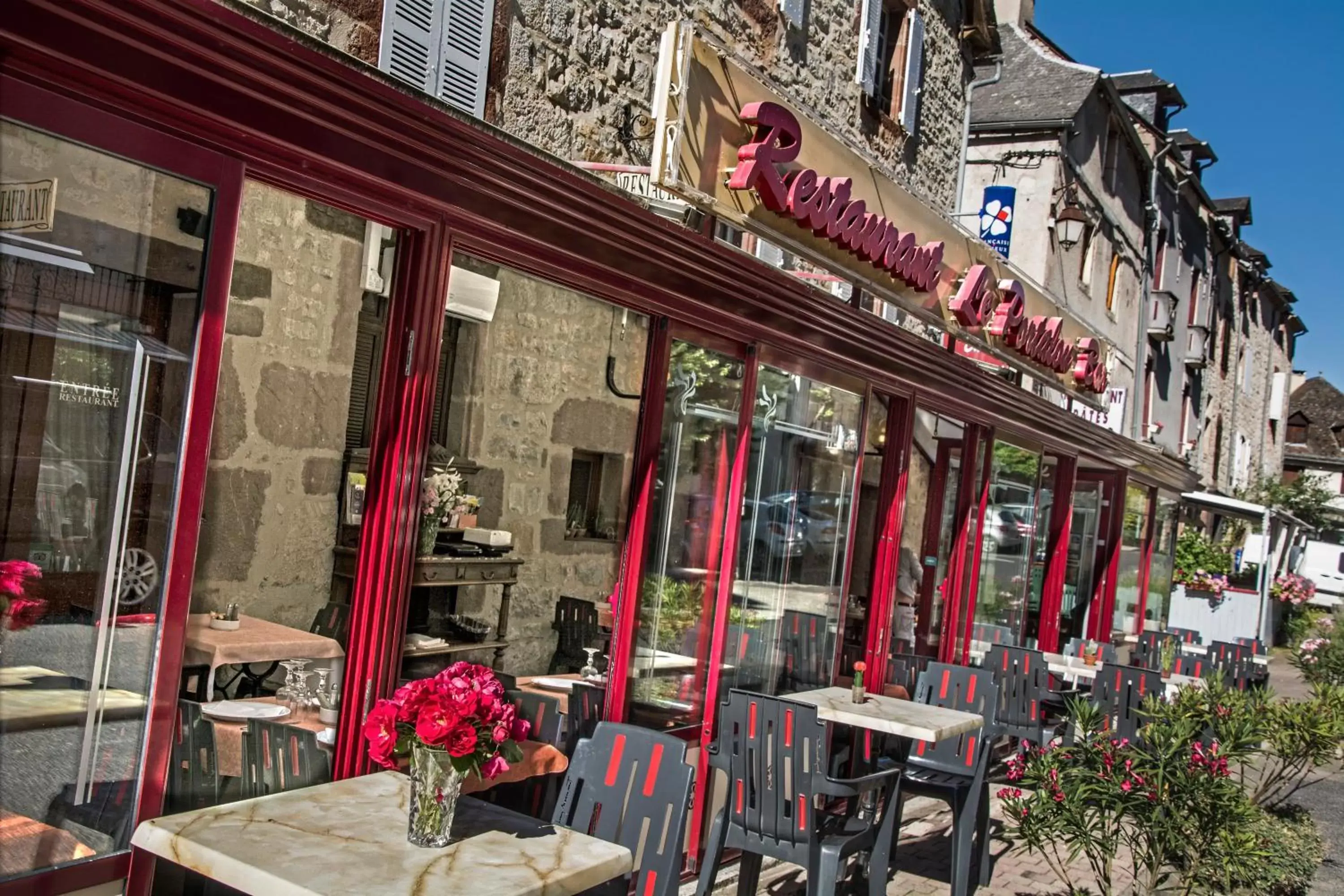 Restaurant/places to eat in Hôtel Le Portalou