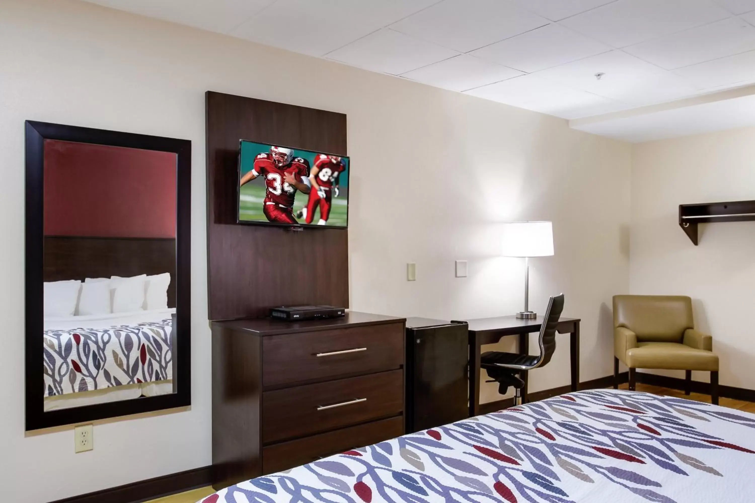 Photo of the whole room, Bed in Red Roof Inn York Downtown Photo of the whole room, Bed in Red Roof Inn York Downtown