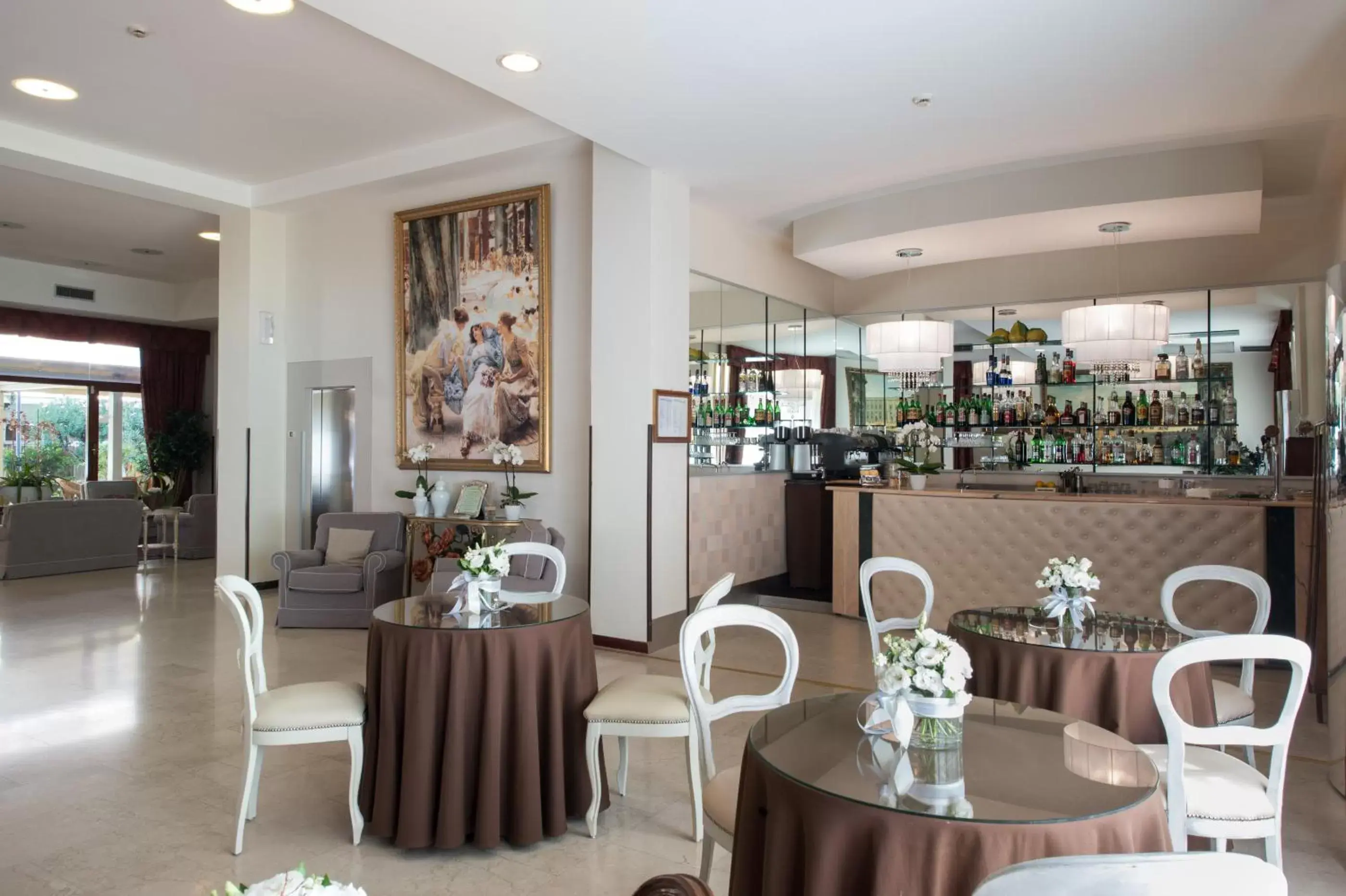 Lounge or bar, Restaurant/Places to Eat in Hotel Ariston & Spa