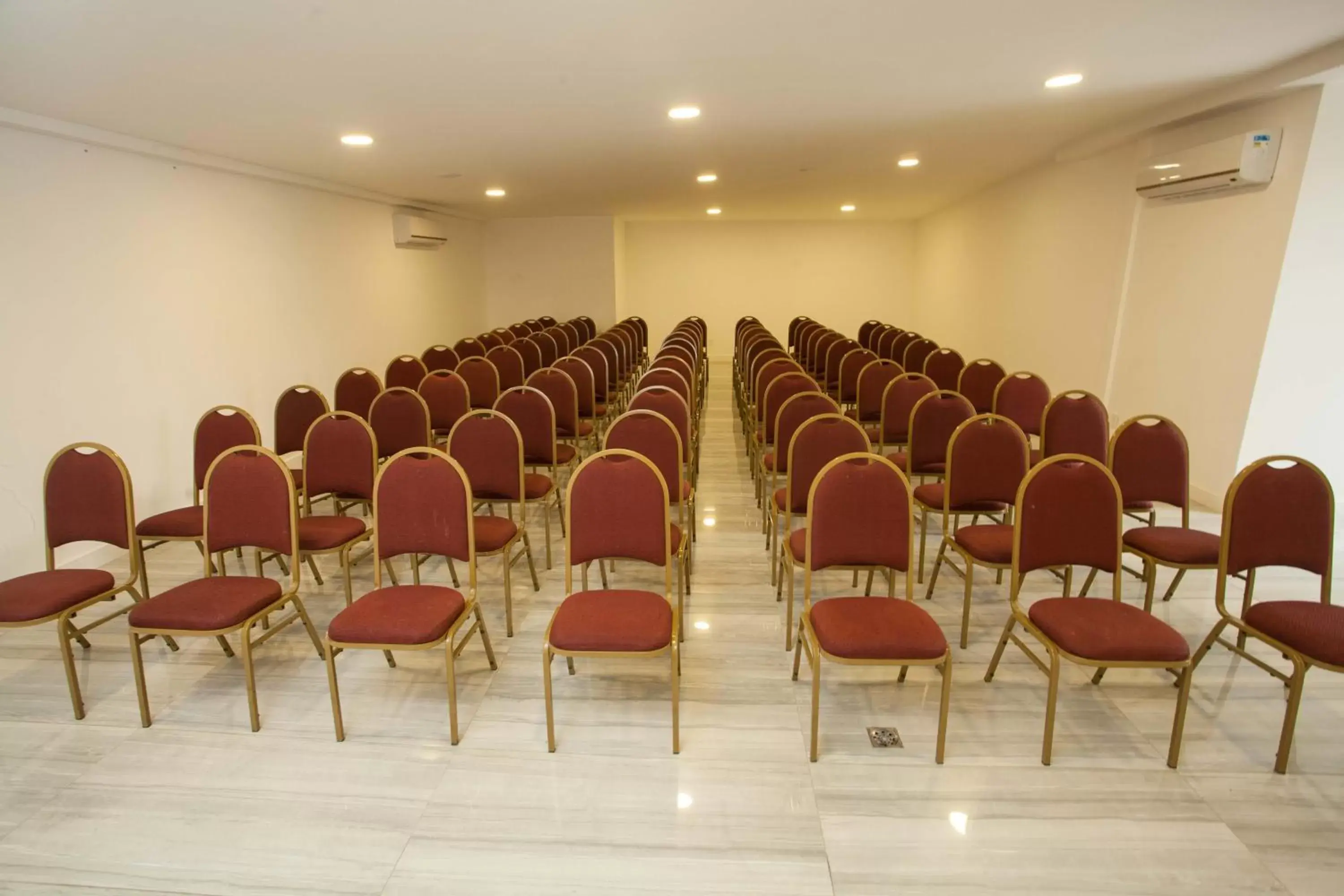 Business facilities in Royal Regency Palace Hotel