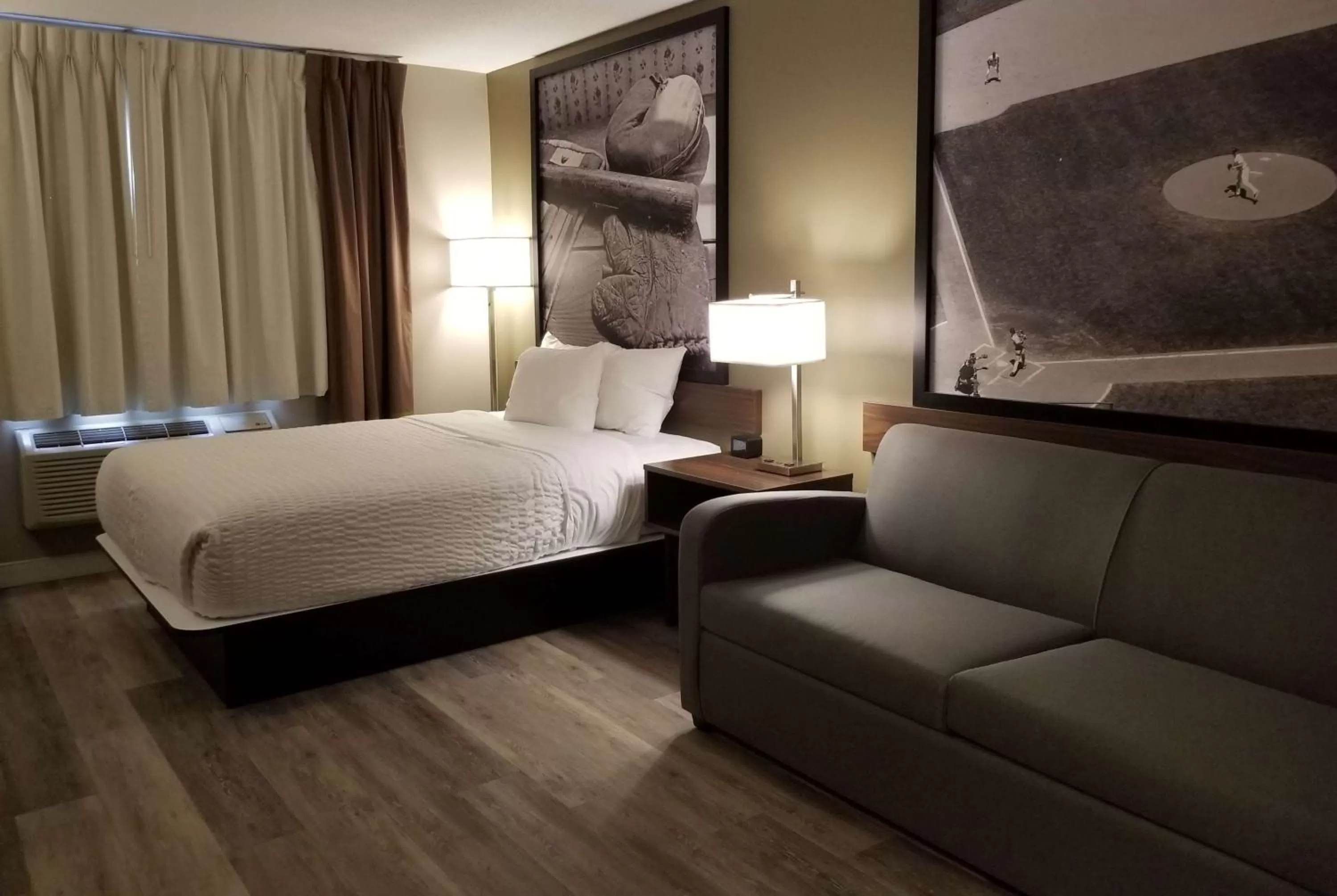 Photo of the whole room, Bed in Super 8 by Wyndham Winnipeg West
