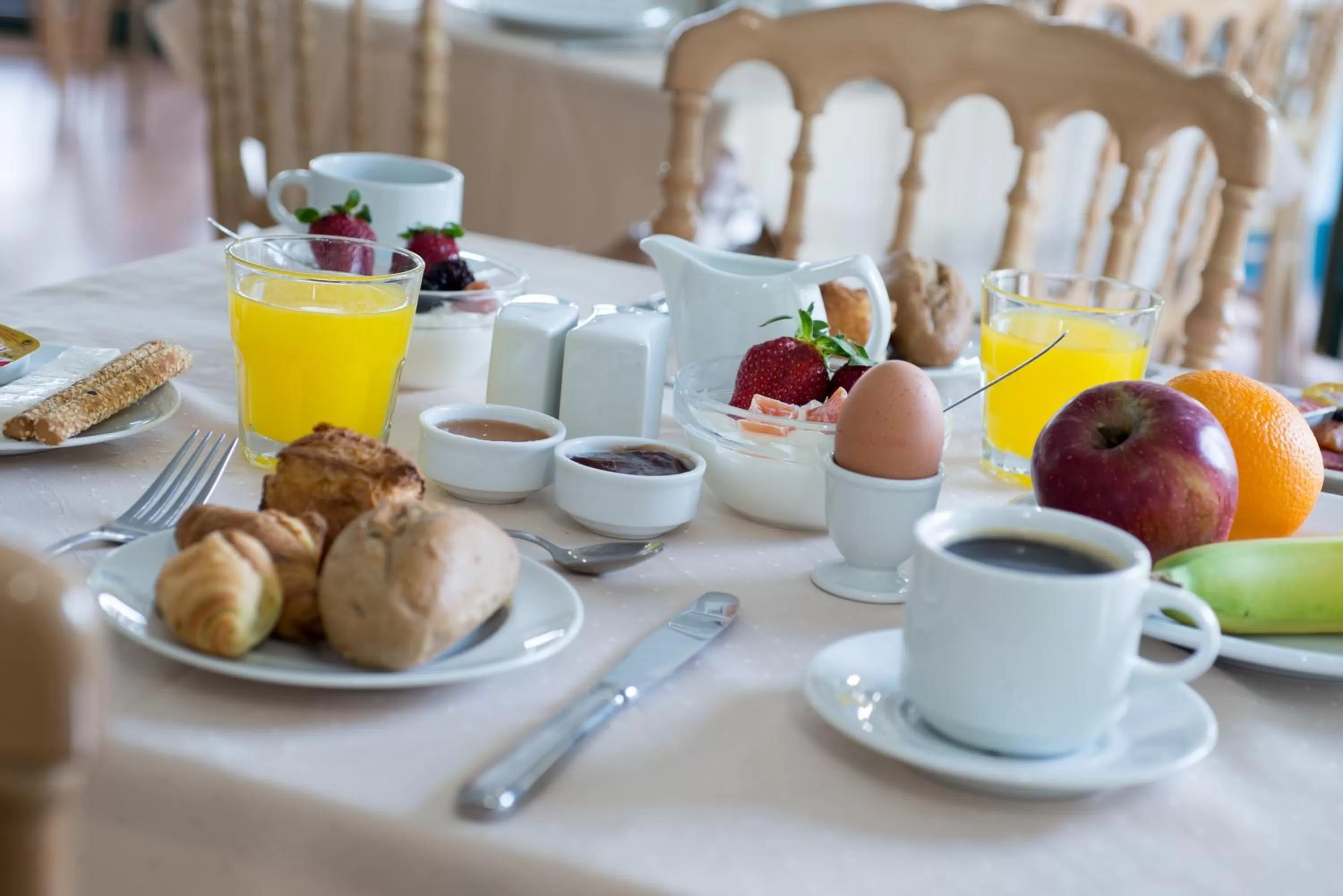 Buffet breakfast in Delphi Art Hotel by Prima Hotels