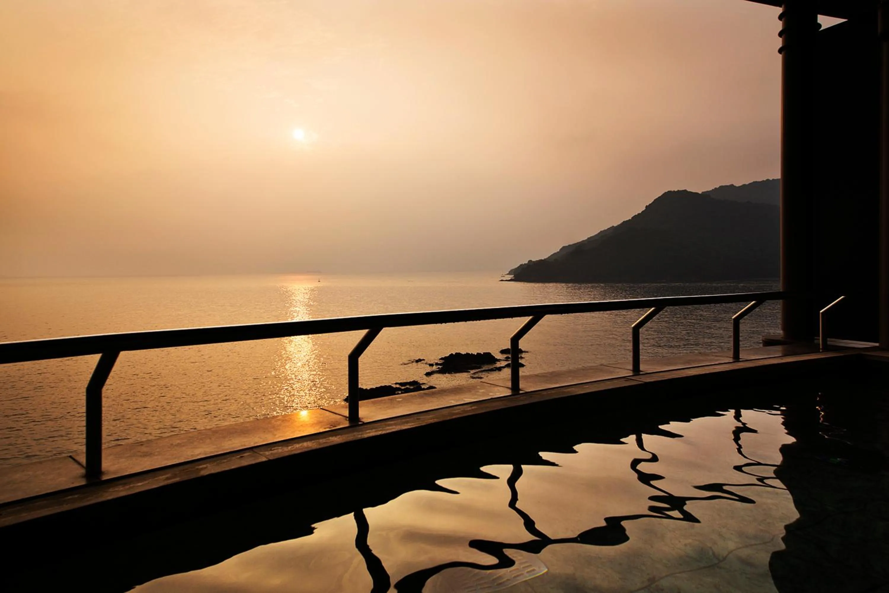 Hot Spring Bath in Hotel Ofutei
