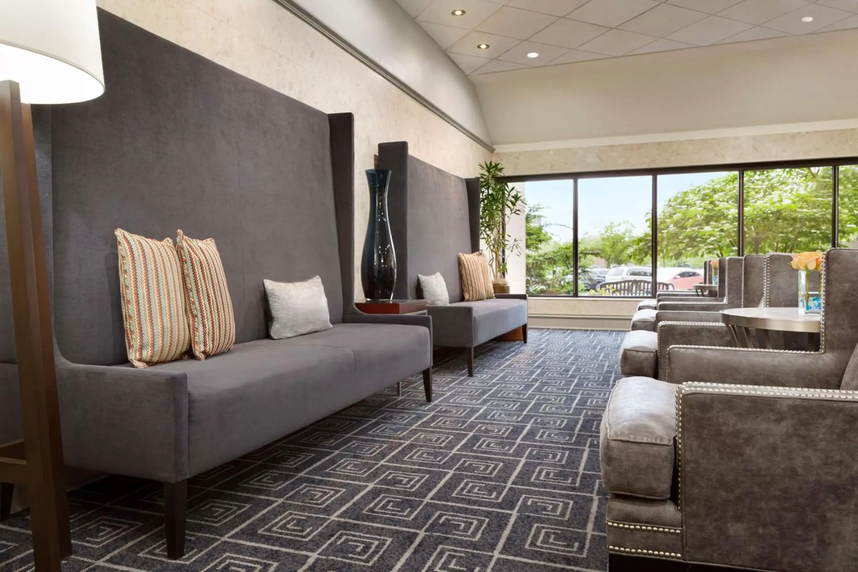 Lobby or reception, Seating Area in DoubleTree by Hilton Minneapolis Park Place