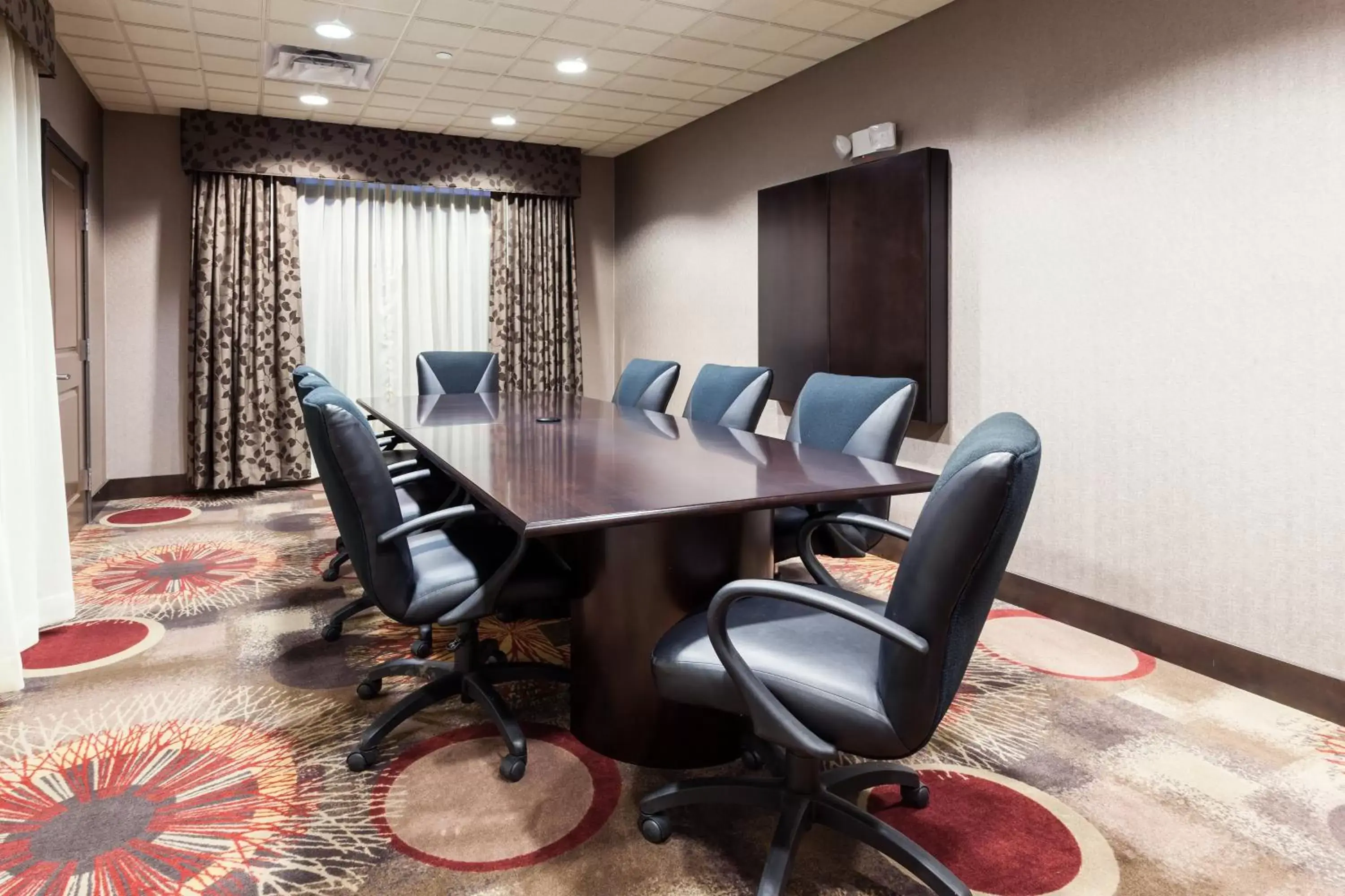 Meeting/conference room in Holiday Inn Express Hotel & Suites Cheyenne, an IHG Hotel