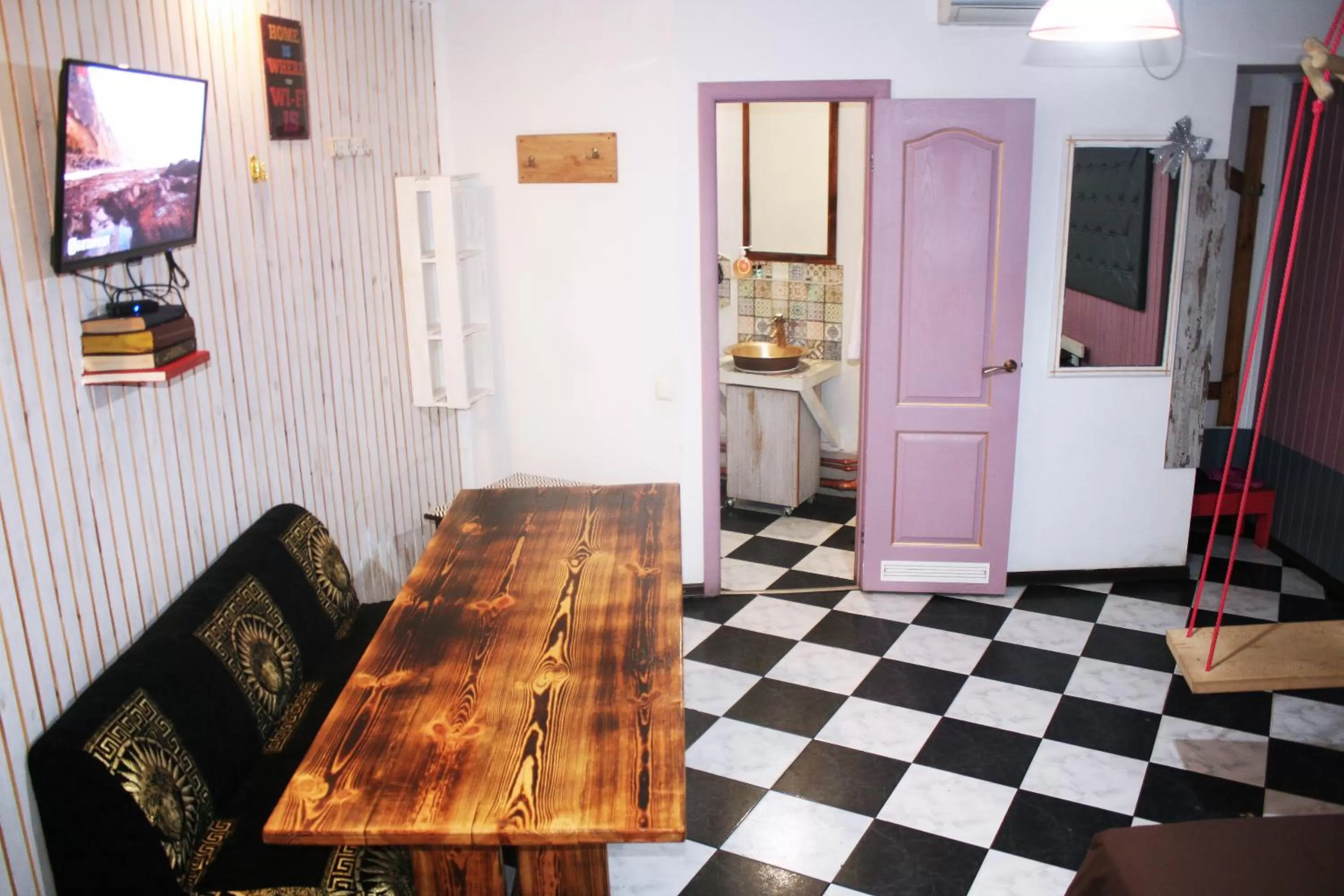 TV and multimedia in MAMBA HOTEL - готель в укритті