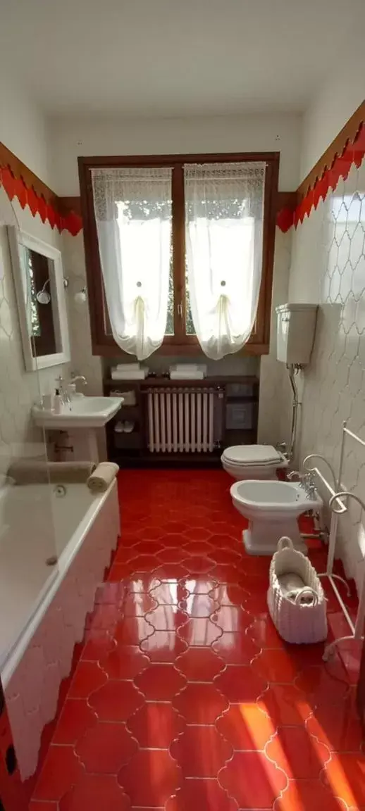 Bathroom, Seating Area in Villa Pieve