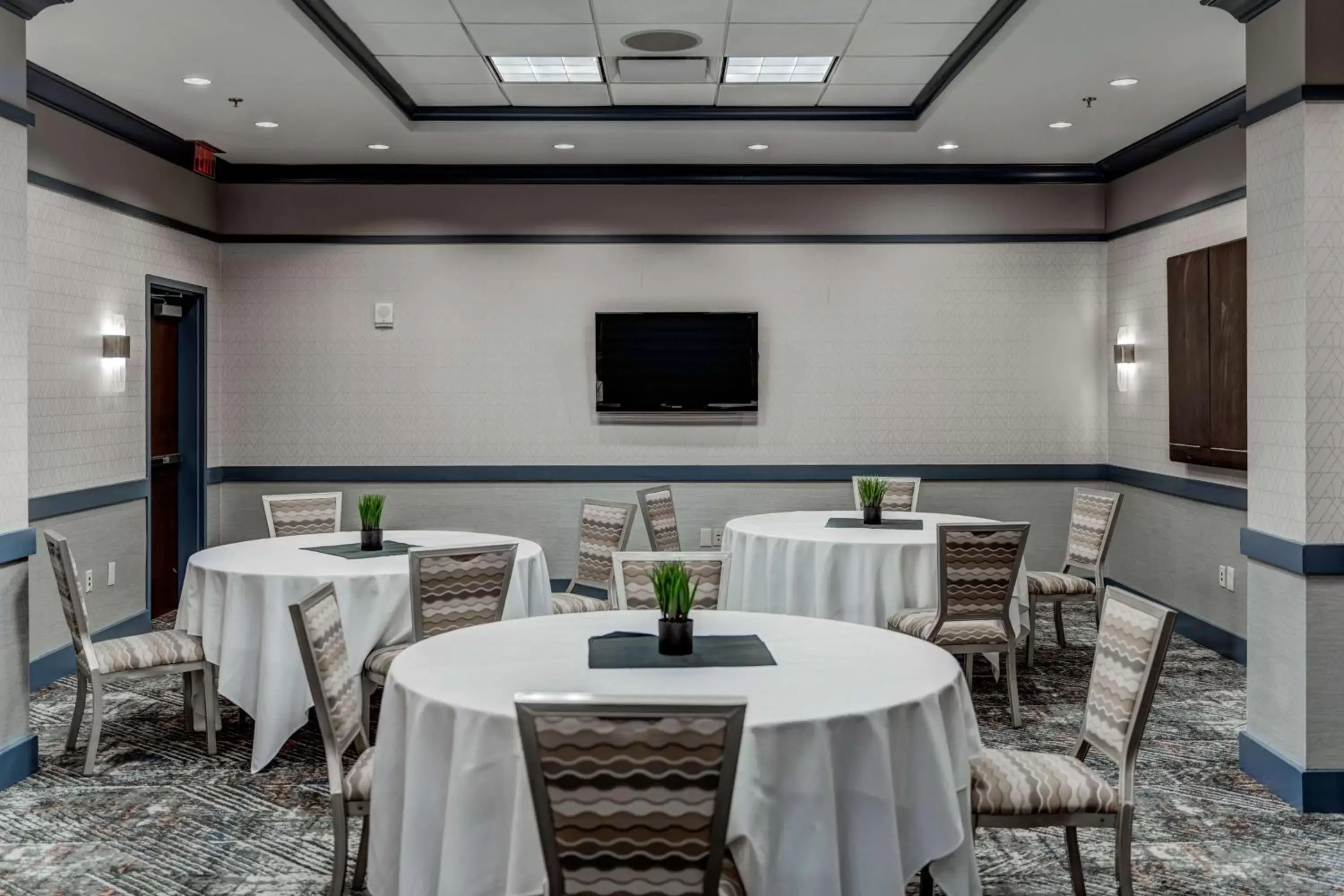 Meeting/conference room, Restaurant/Places to Eat in Embassy Suites Atlanta - Kennesaw Town Center