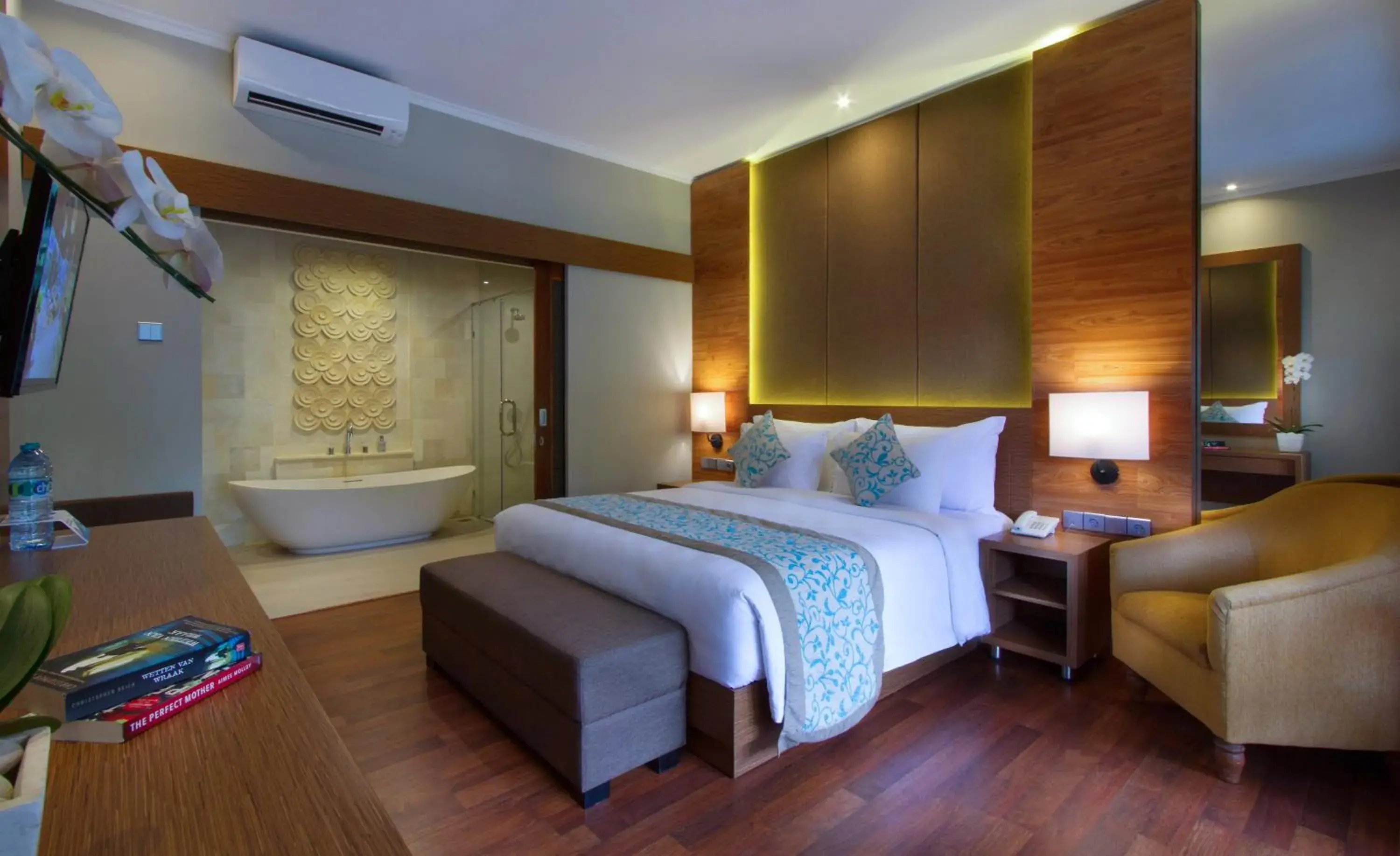 Photo of the whole room, Bed in Adhi Jaya Hotel