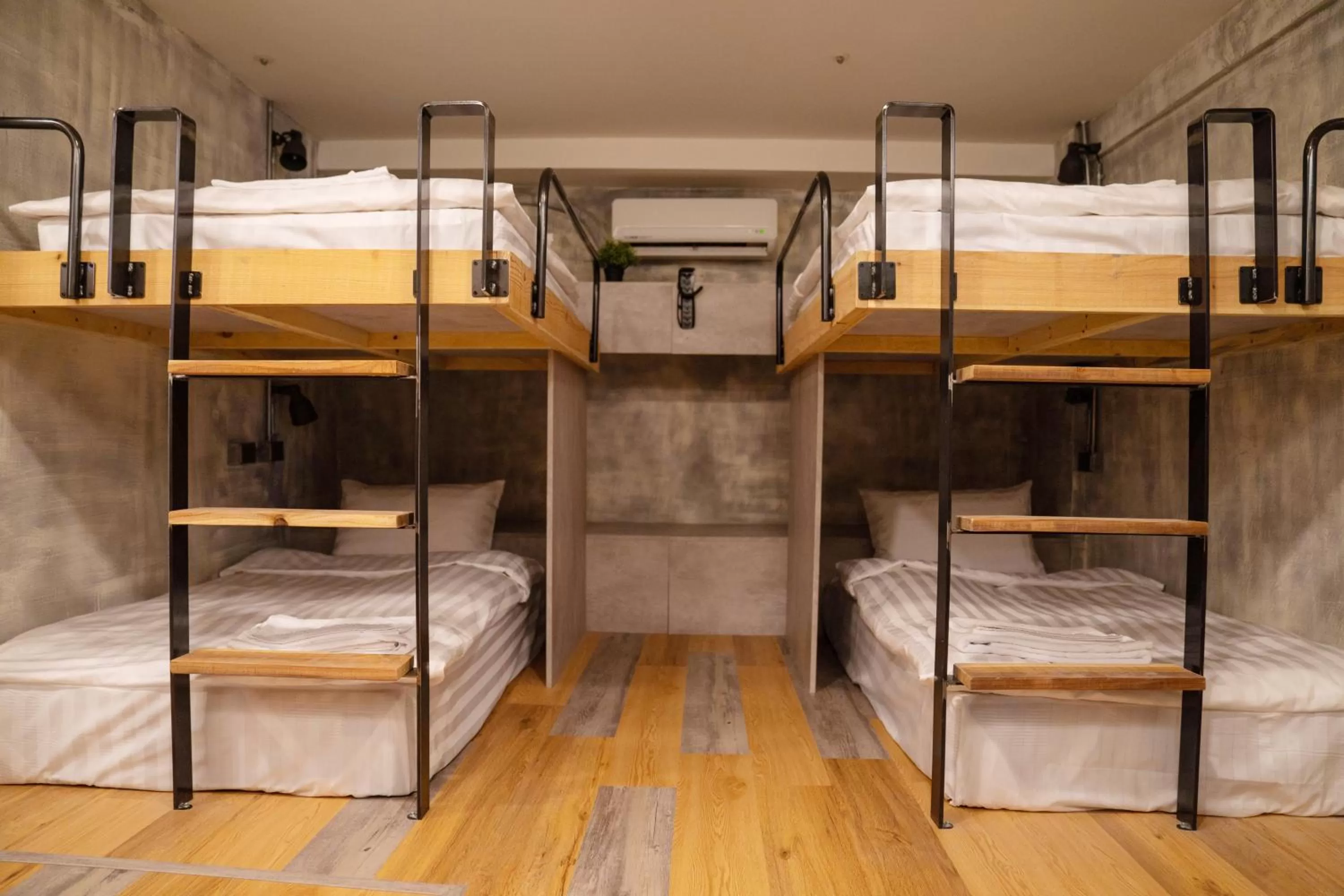 bunk bed, Bed in Tainanwow