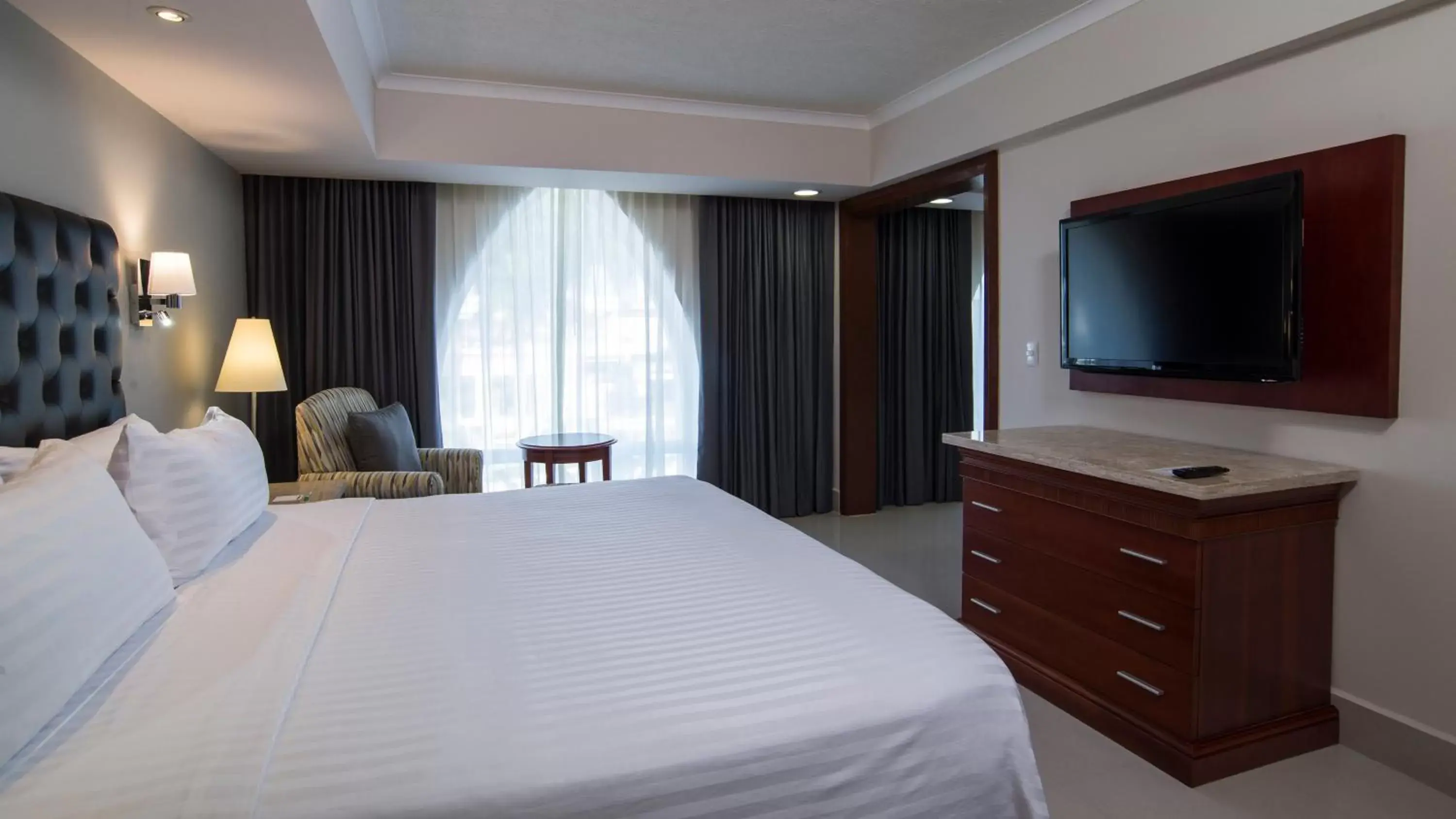 Photo of the whole room, Bed in Holiday Inn Tuxtla Gutierrez, an IHG Hotel