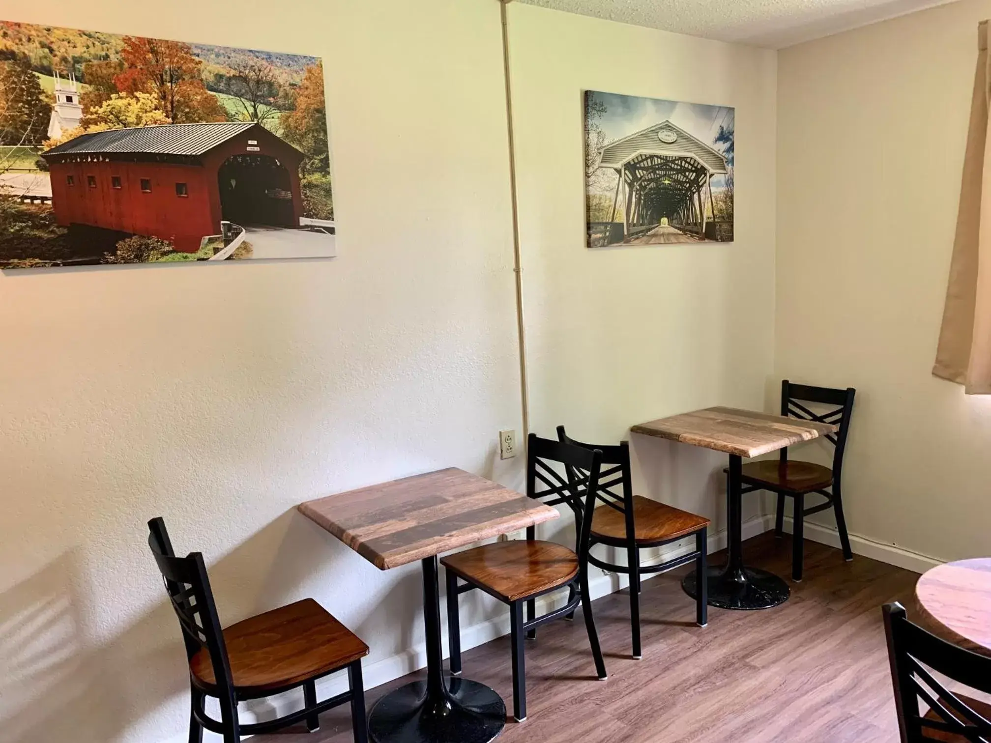 Breakfast in The Covered Bridge Inn Breakfast in The Covered Bridge Inn