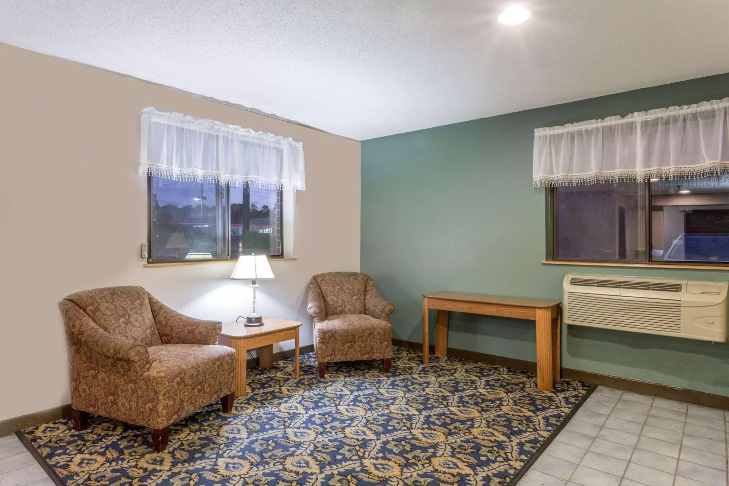 Lobby or reception, Seating Area in Super 8 by Wyndham Richmond Midlothian Turnpike