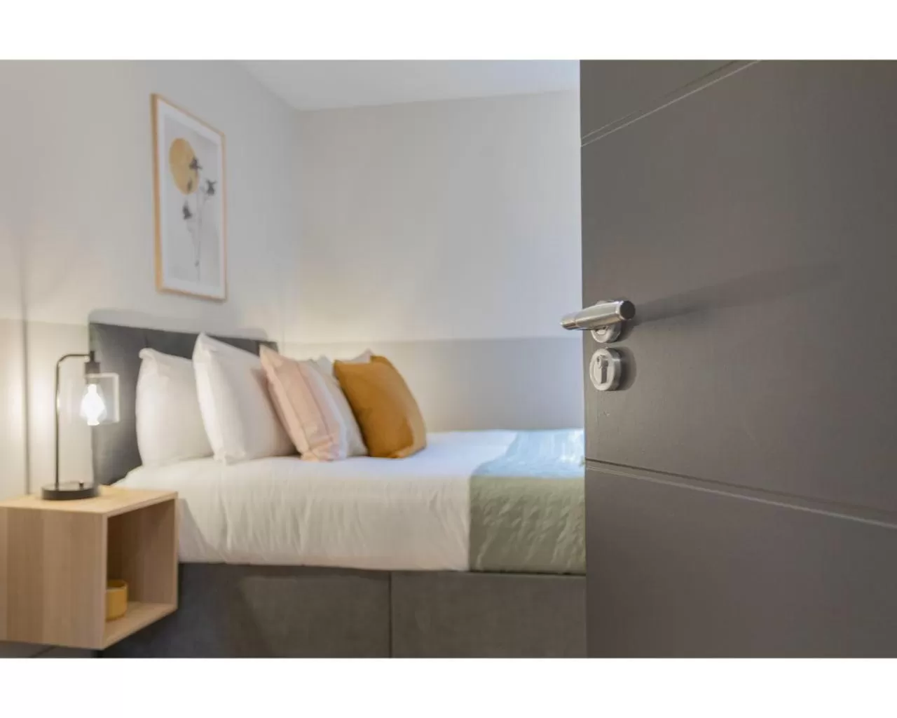 Bedroom, Bed in Central Belfast Apartments Camden Street