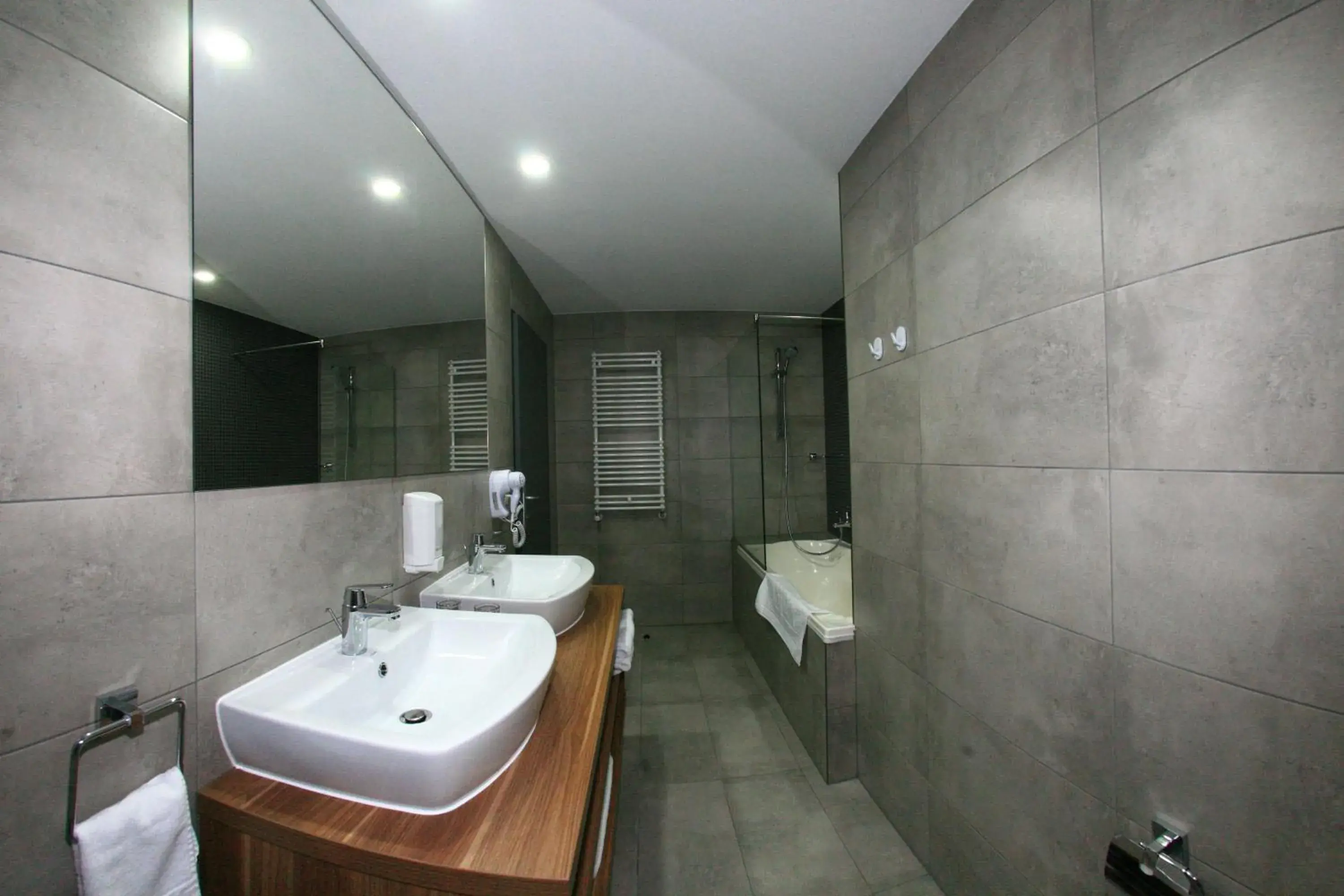 Bathroom in Hotel President