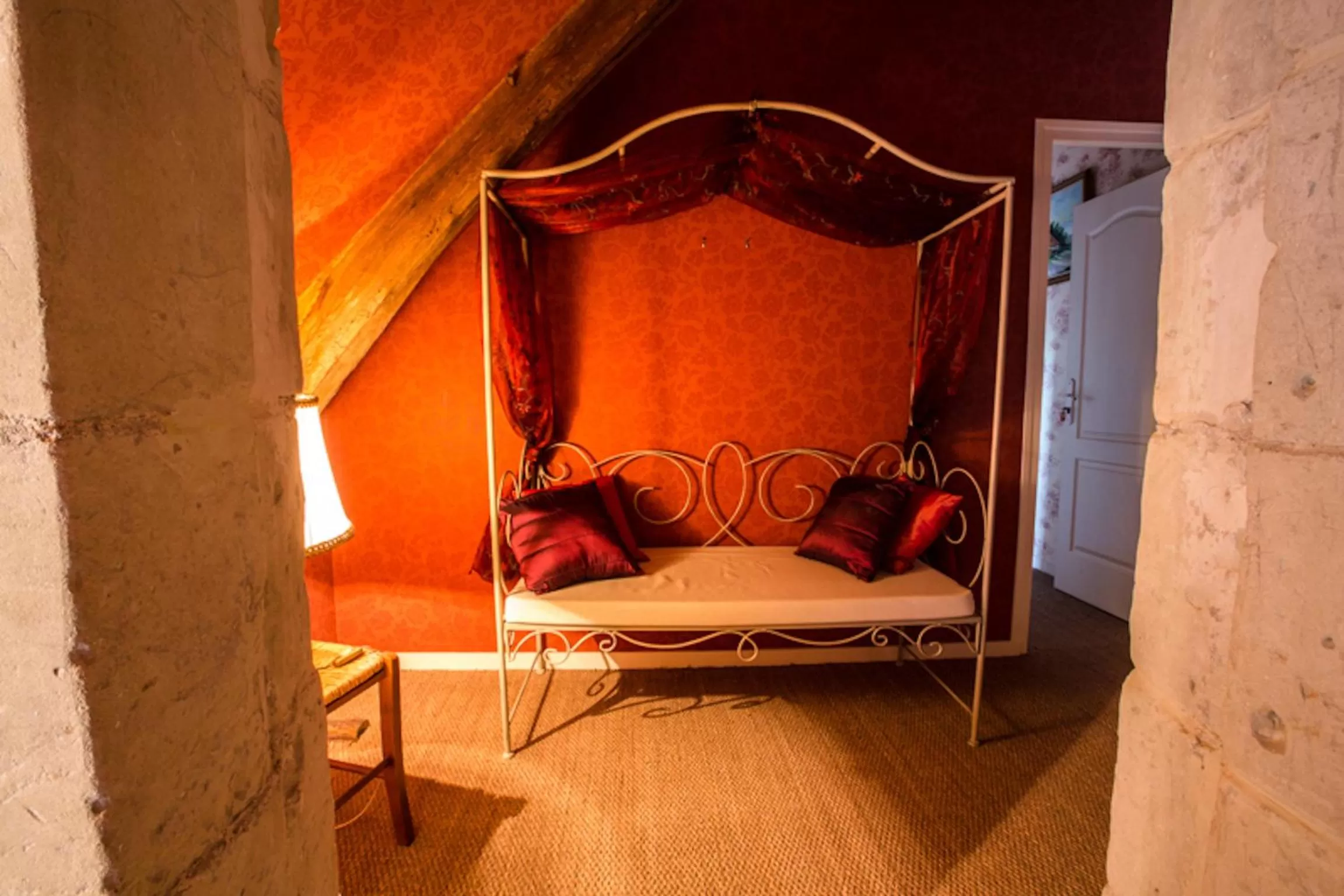 Living room, Bed in Chambres d'hôtes La Ferme du Grand Launay